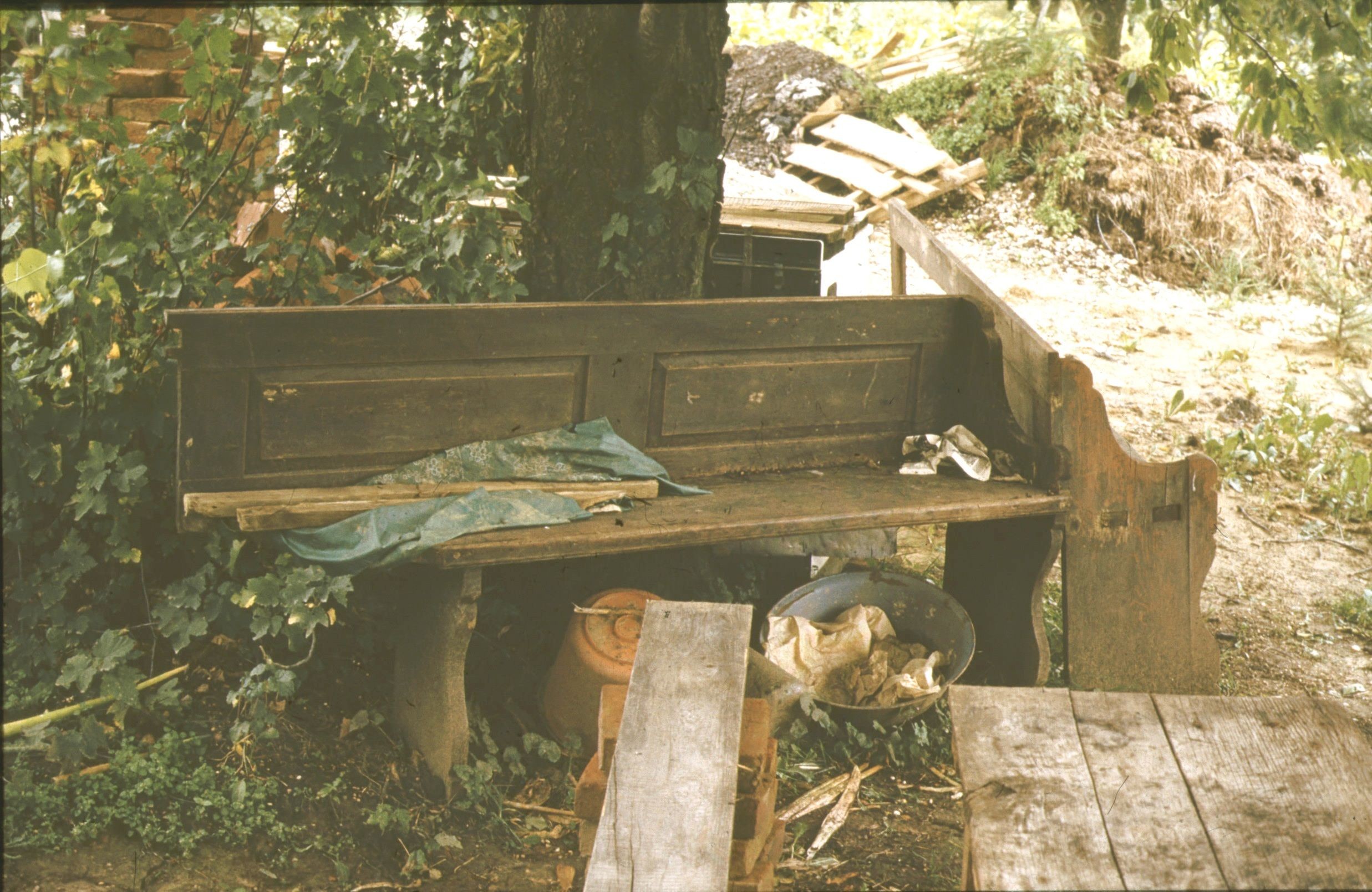 Elbontott pince sarokpadja, Kisfeji dűlő (Rippl-Rónai Múzeum CC BY-NC-ND)