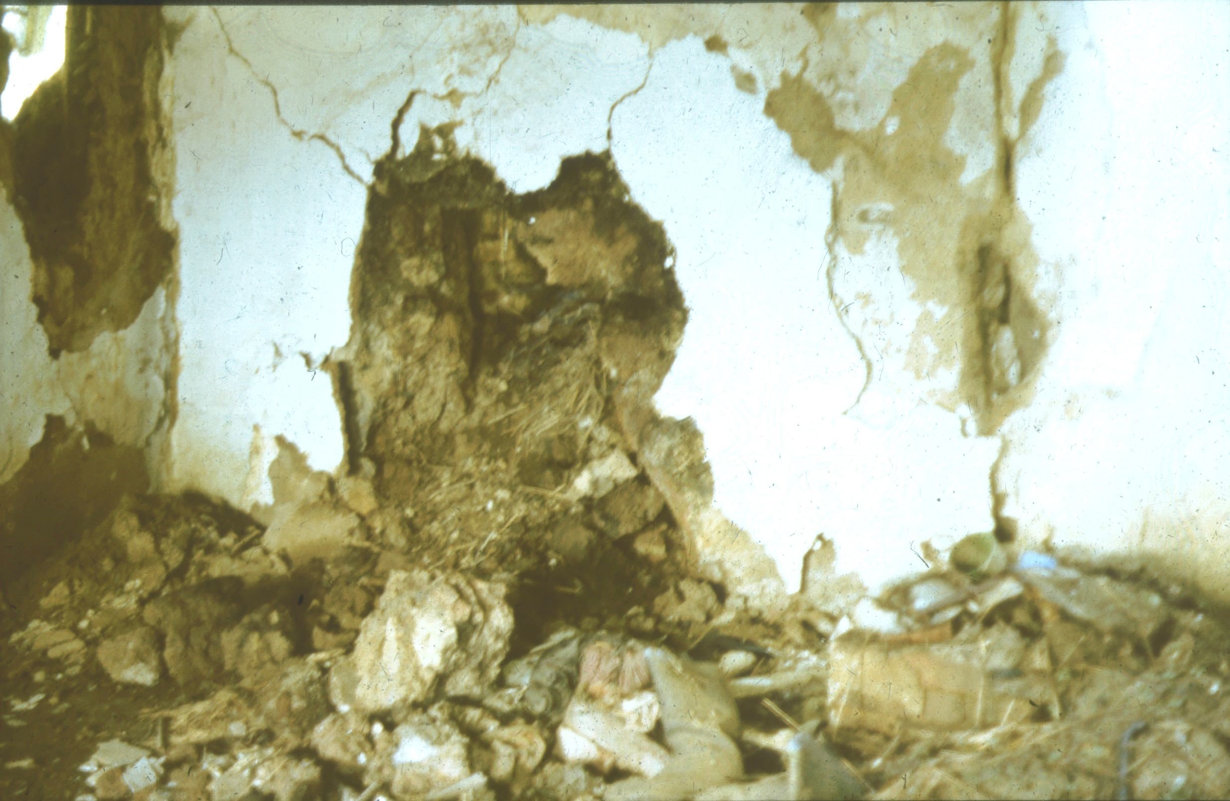 A szoba konyha felőli fala a befalazott tüzelőnyílással. Pátró (Rippl-Rónai Múzeum CC BY-NC-ND)