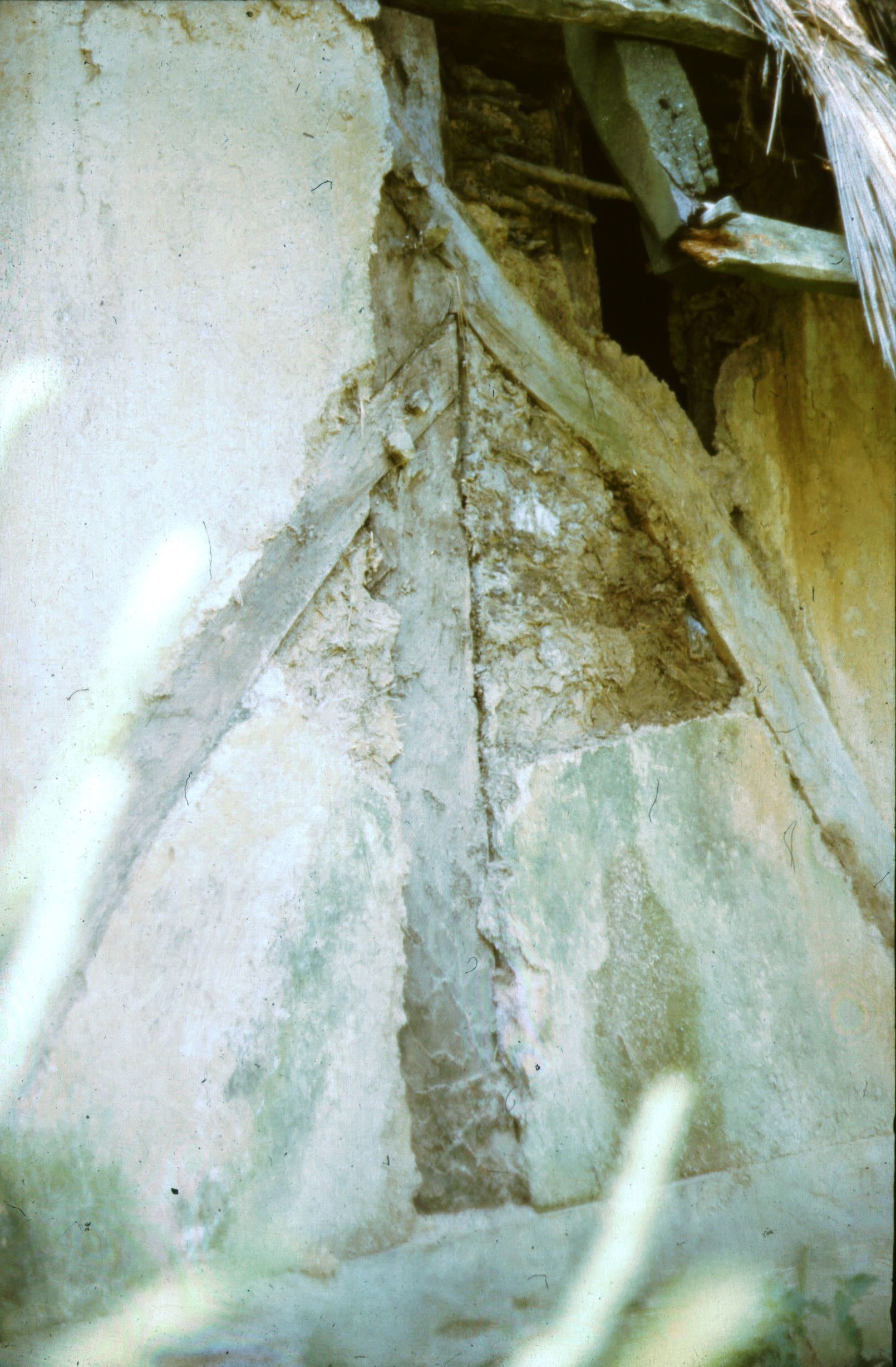 Az É-i homlokzat részlete szöglábbal talppántokkal (Rippl-Rónai Múzeum CC BY-NC-ND)