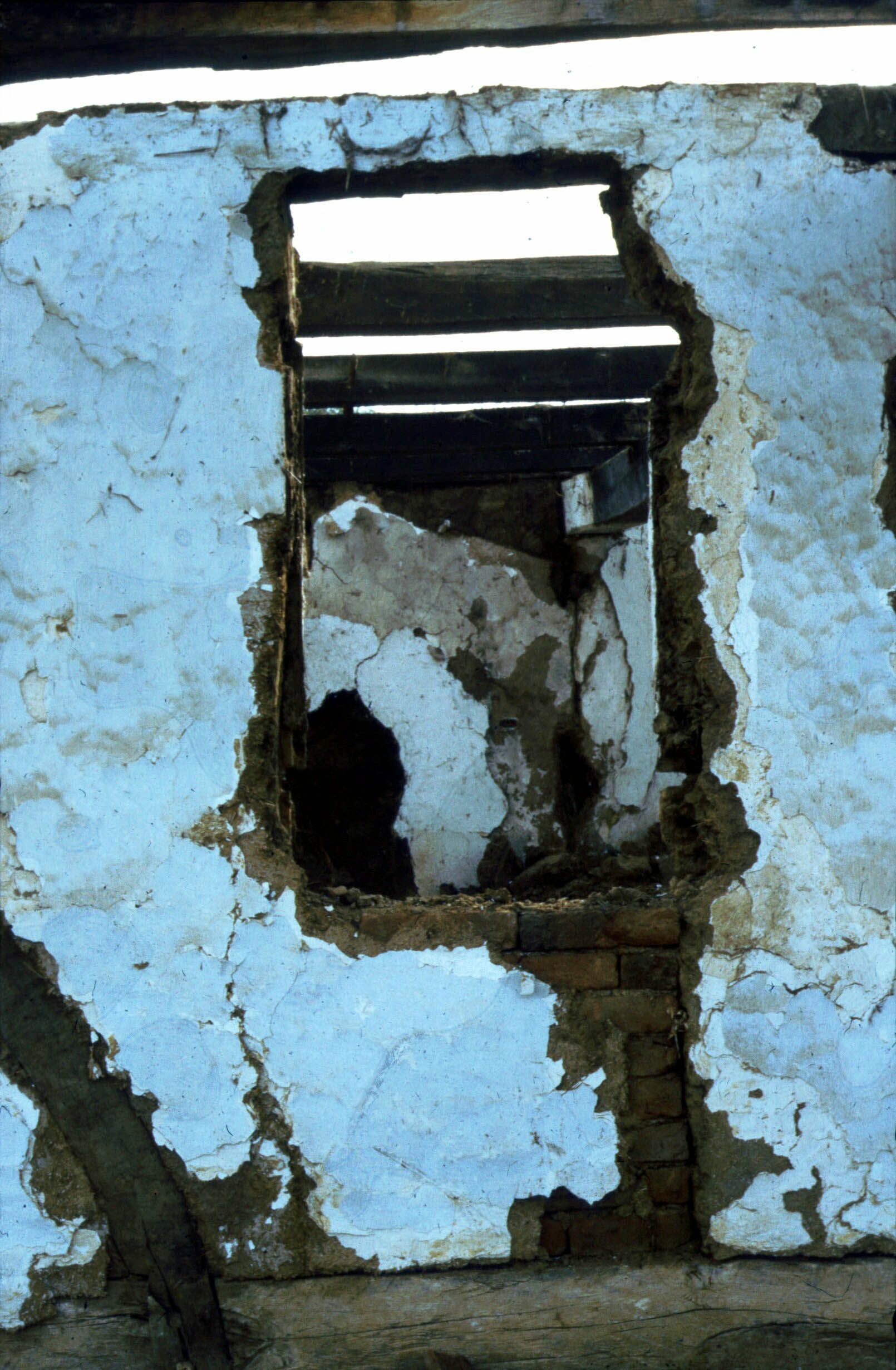 A NY-i homlokzat bal oldali kibontott ablaka (Rippl-Rónai Múzeum CC BY-NC-ND)