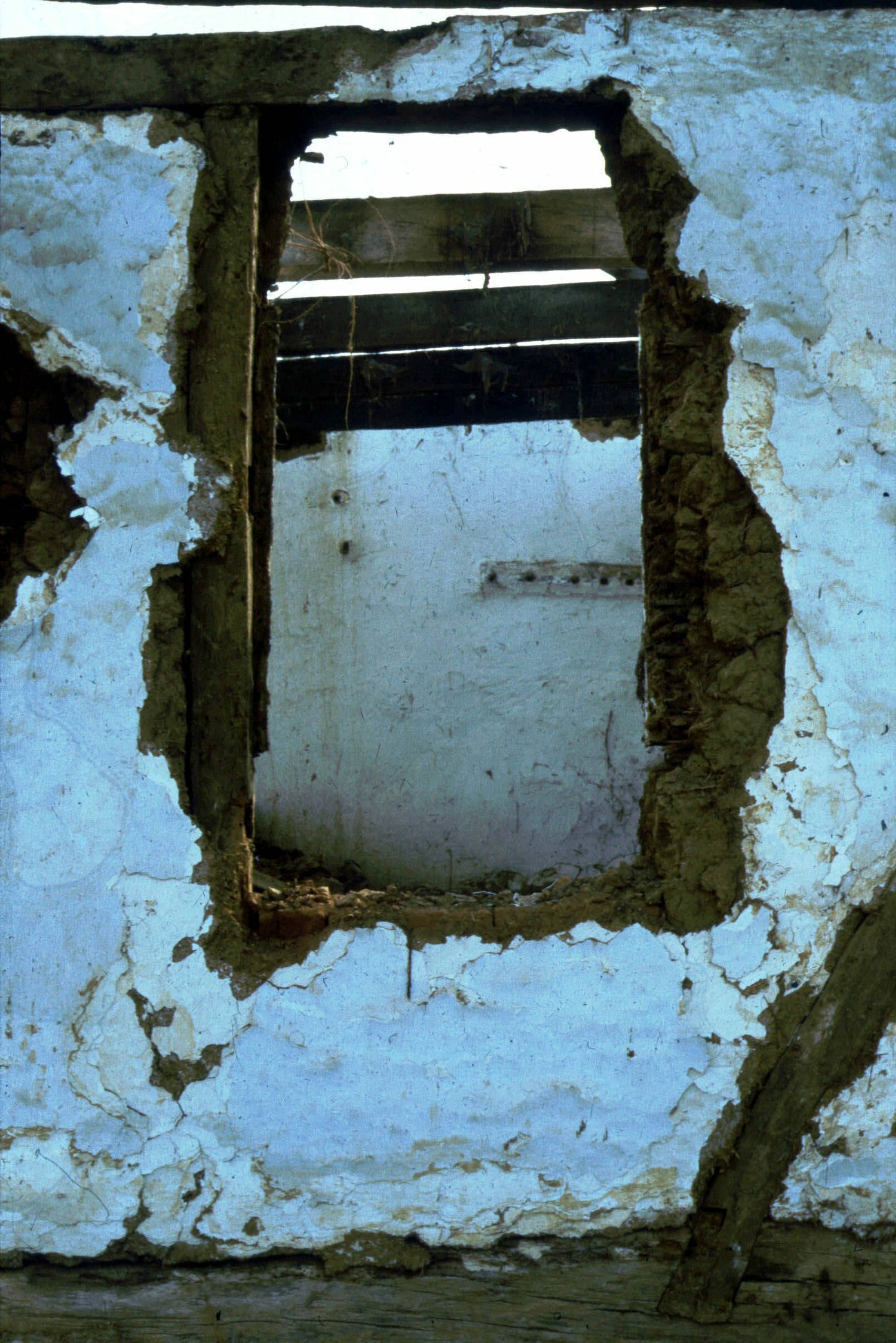 A NY-i homlokzat jobb oldali kibontott ablaka (Rippl-Rónai Múzeum CC BY-NC-ND)