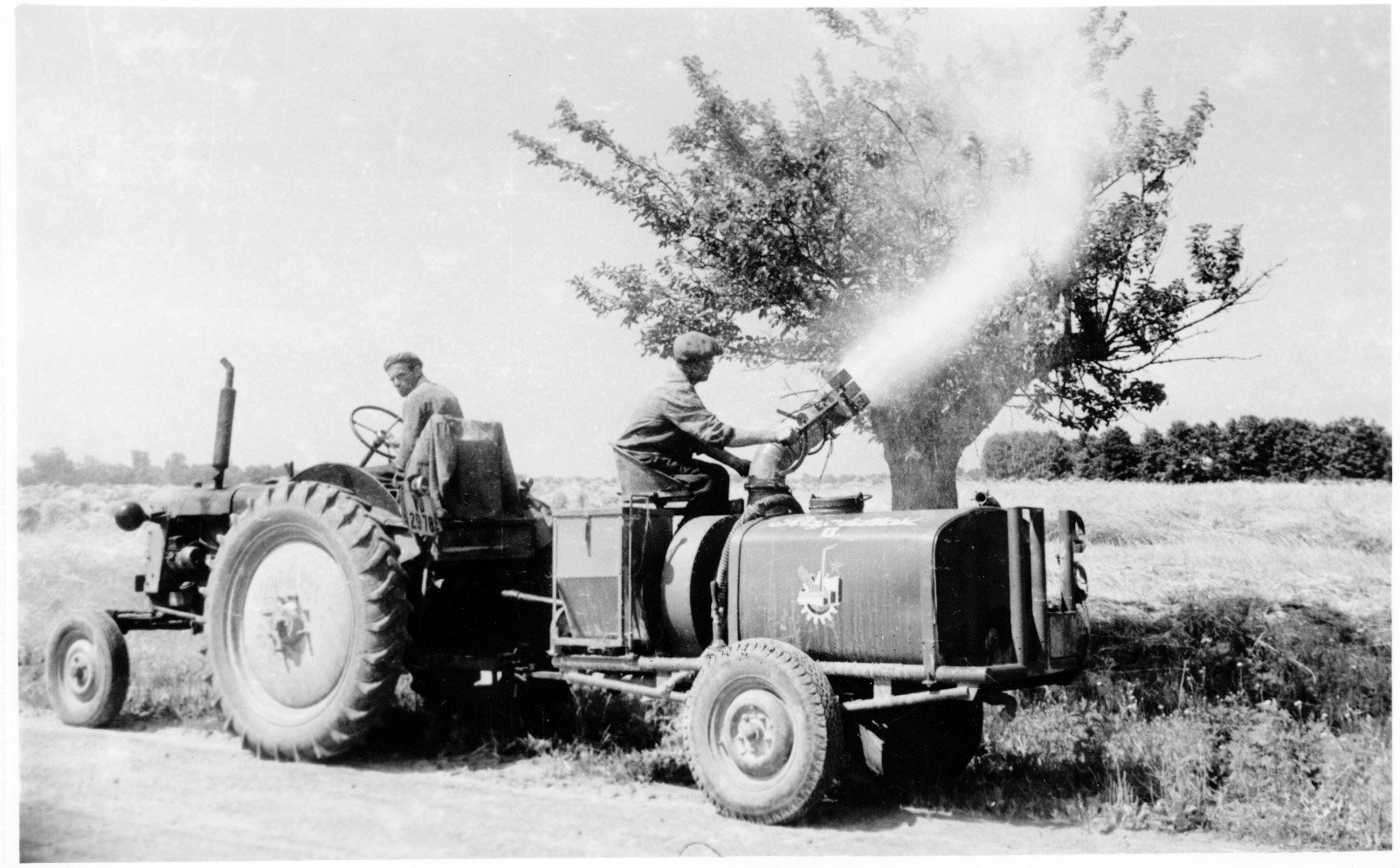 A Somogy megyei Malomipari Vállalat barcsi üzeméből a Sütőiupari Vállalat szállítja el az új búzából készült lisztet (Rippl-Rónai Múzeum CC BY-NC-SA)