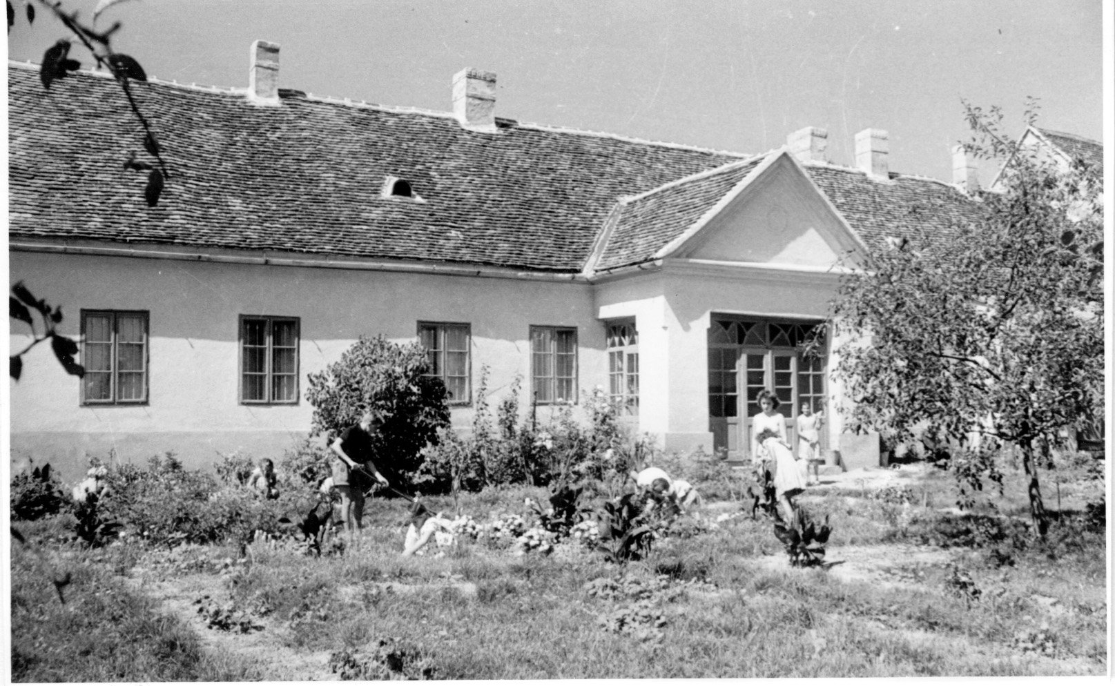 Kutaskozmai iskola virágos udvara (Rippl-Rónai Múzeum CC BY-NC-SA)