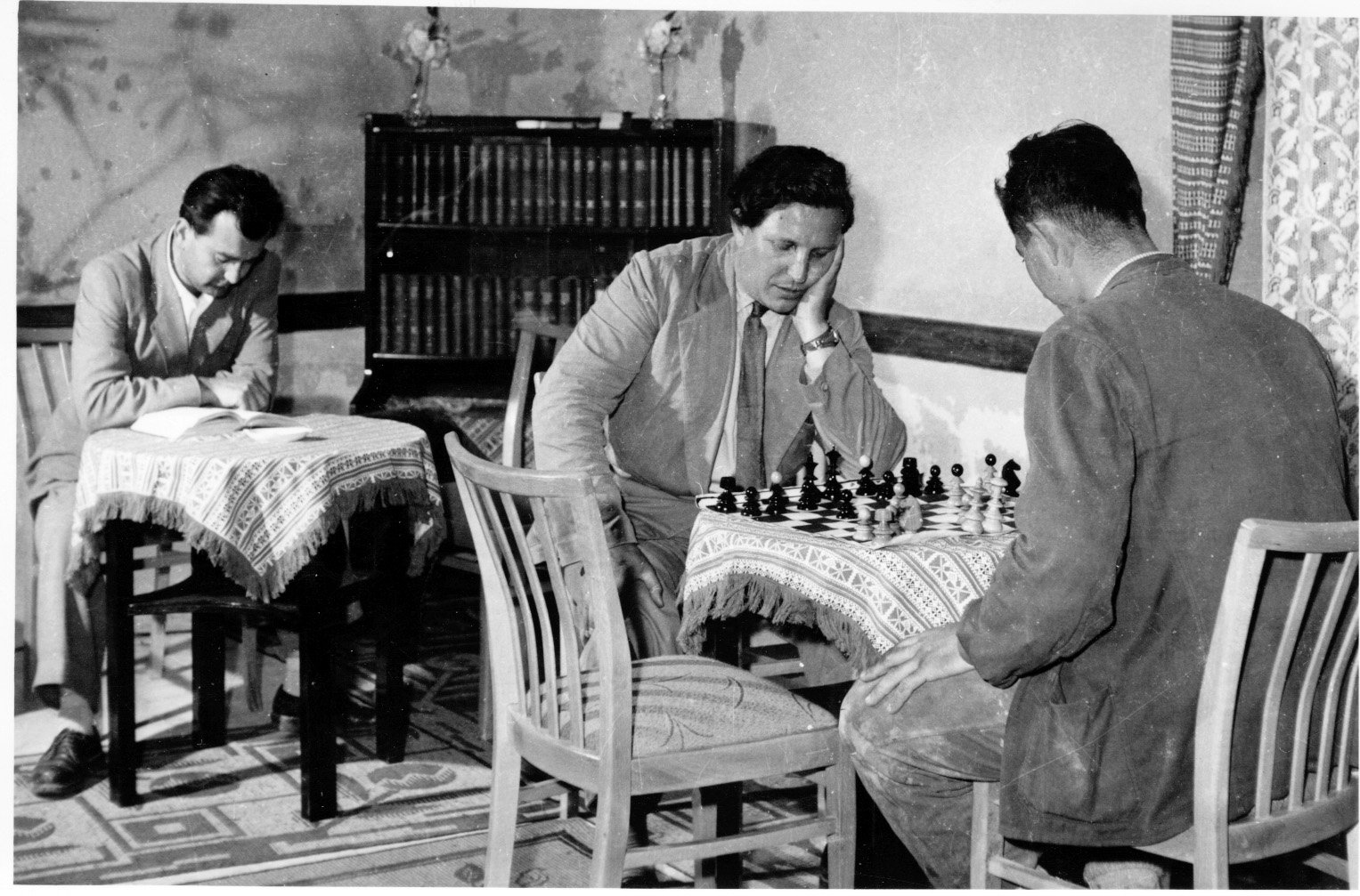 A somogyszili pártszékházban. Sakkozók (Rippl-Rónai Múzeum CC BY-NC-SA)