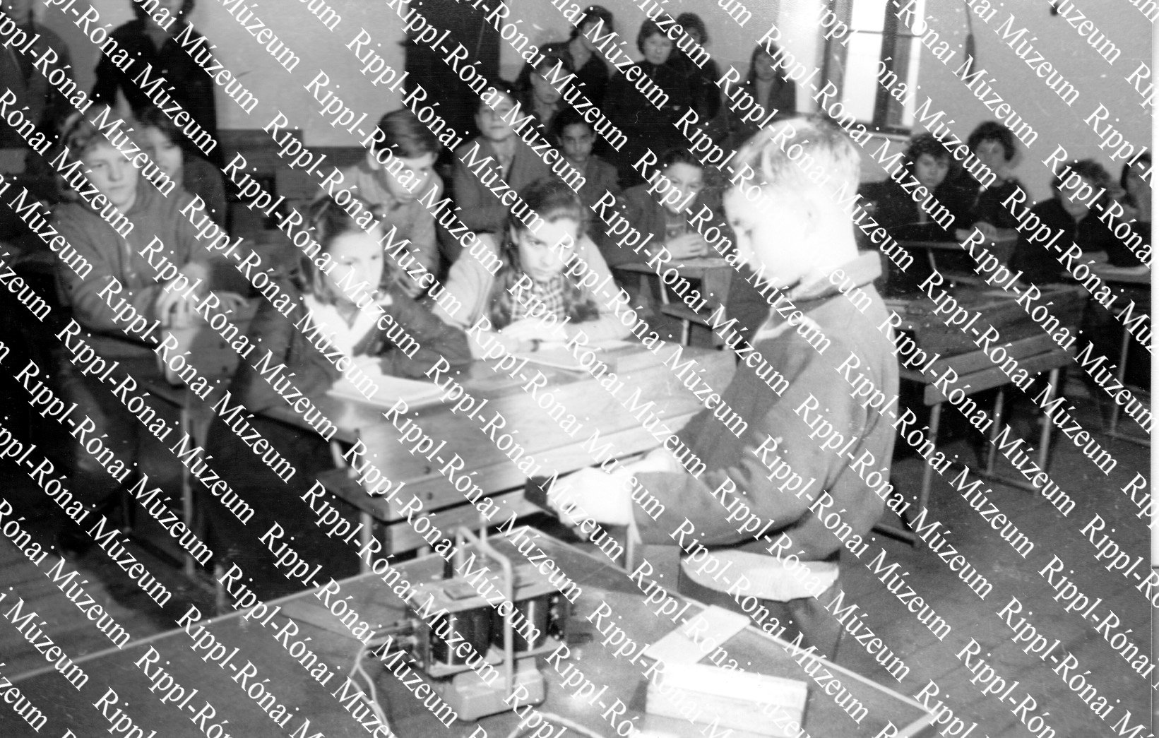 A kadarkúti iskolában (Rippl-Rónai Múzeum CC BY-NC-SA)