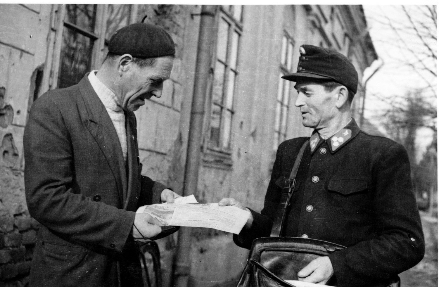 Merényi Lajos a nagybajomi Postahivatal dolgozója (Rippl-Rónai Múzeum CC BY-NC-SA)