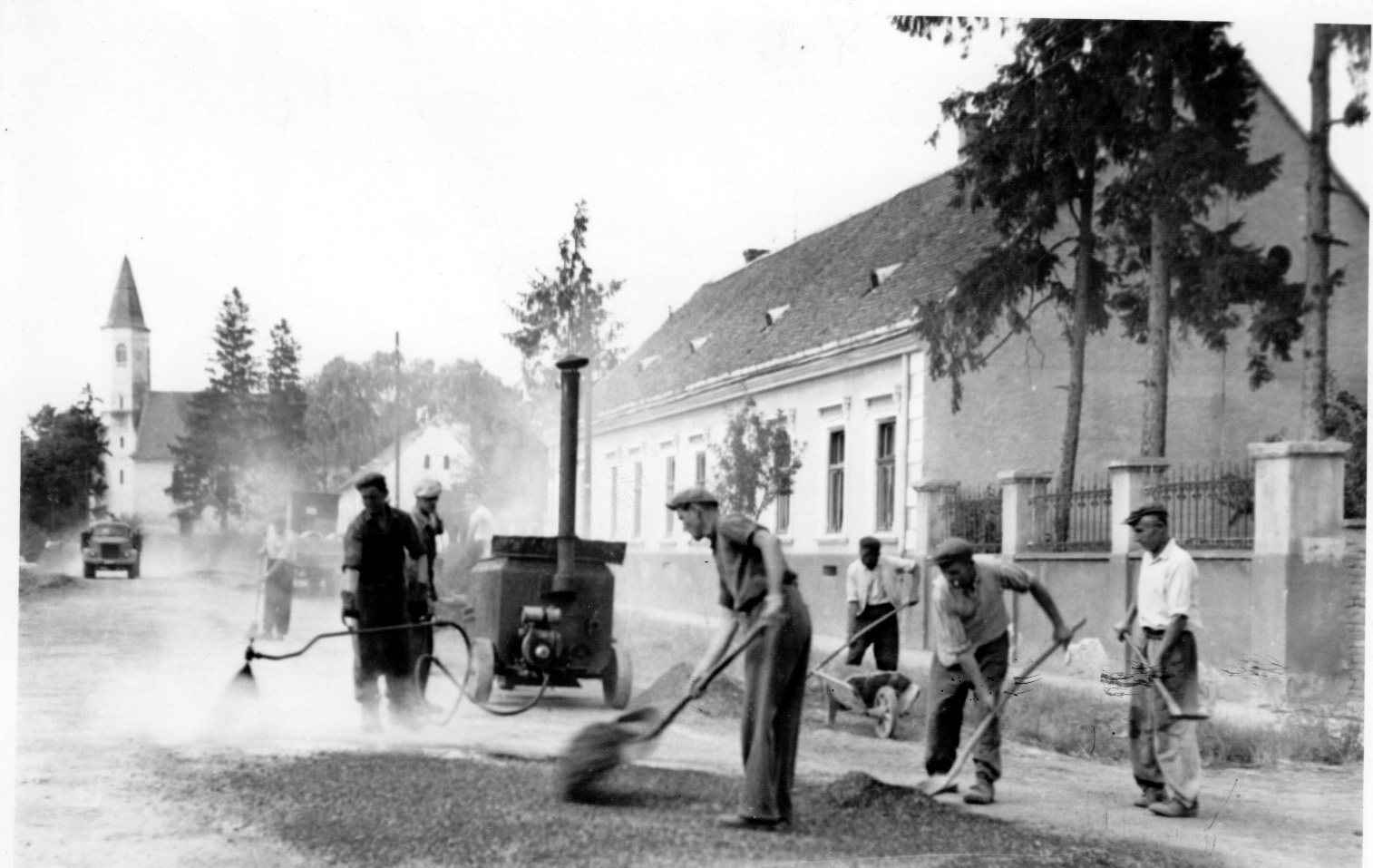 Útjavítás Csurgón, a Rákóczi Ferenc utcában (Rippl-Rónai Múzeum CC BY-NC-SA)