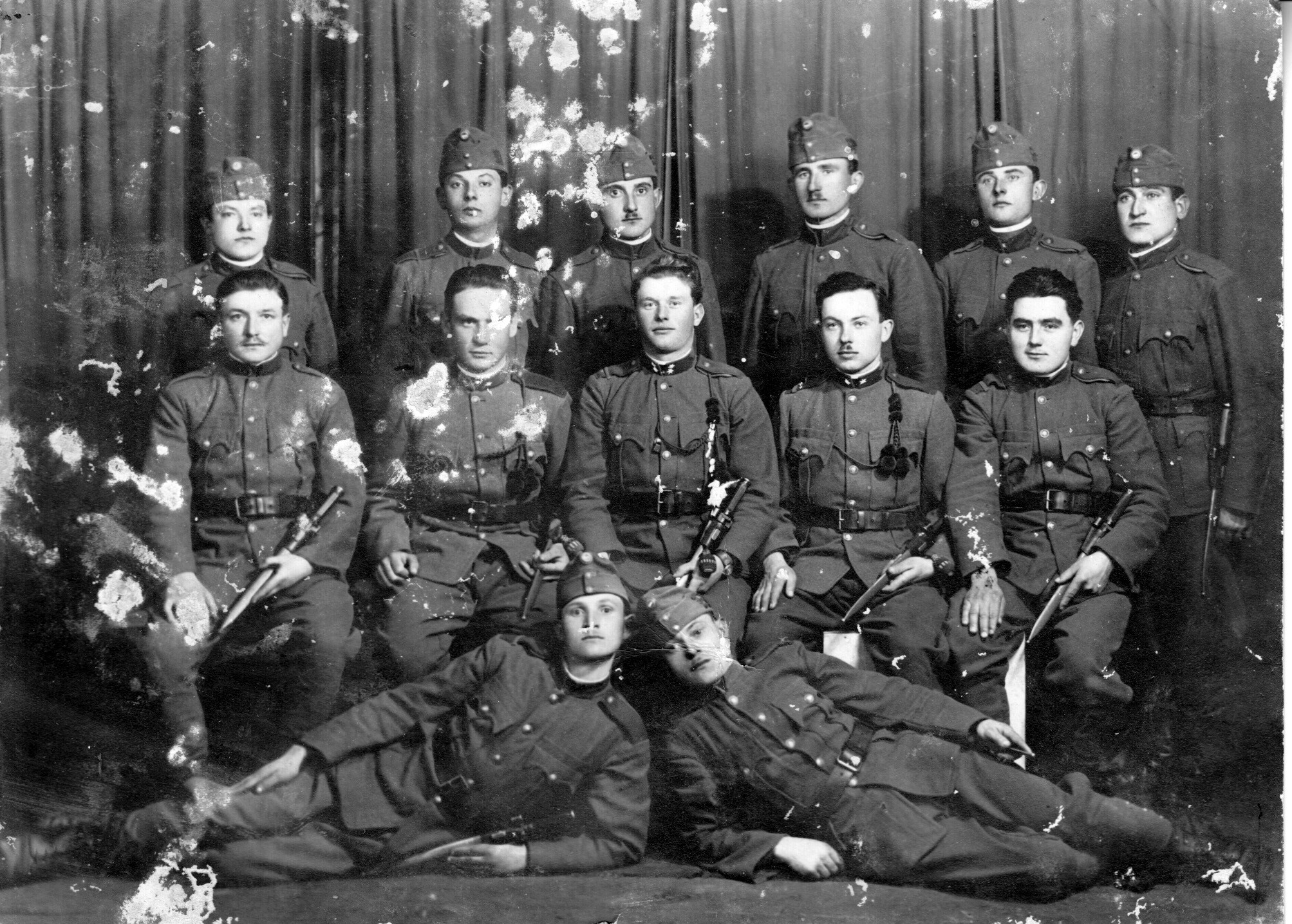 Katonai csoportkép a második világháború idejéből (Rippl-Rónai Múzeum CC BY-NC-SA)
