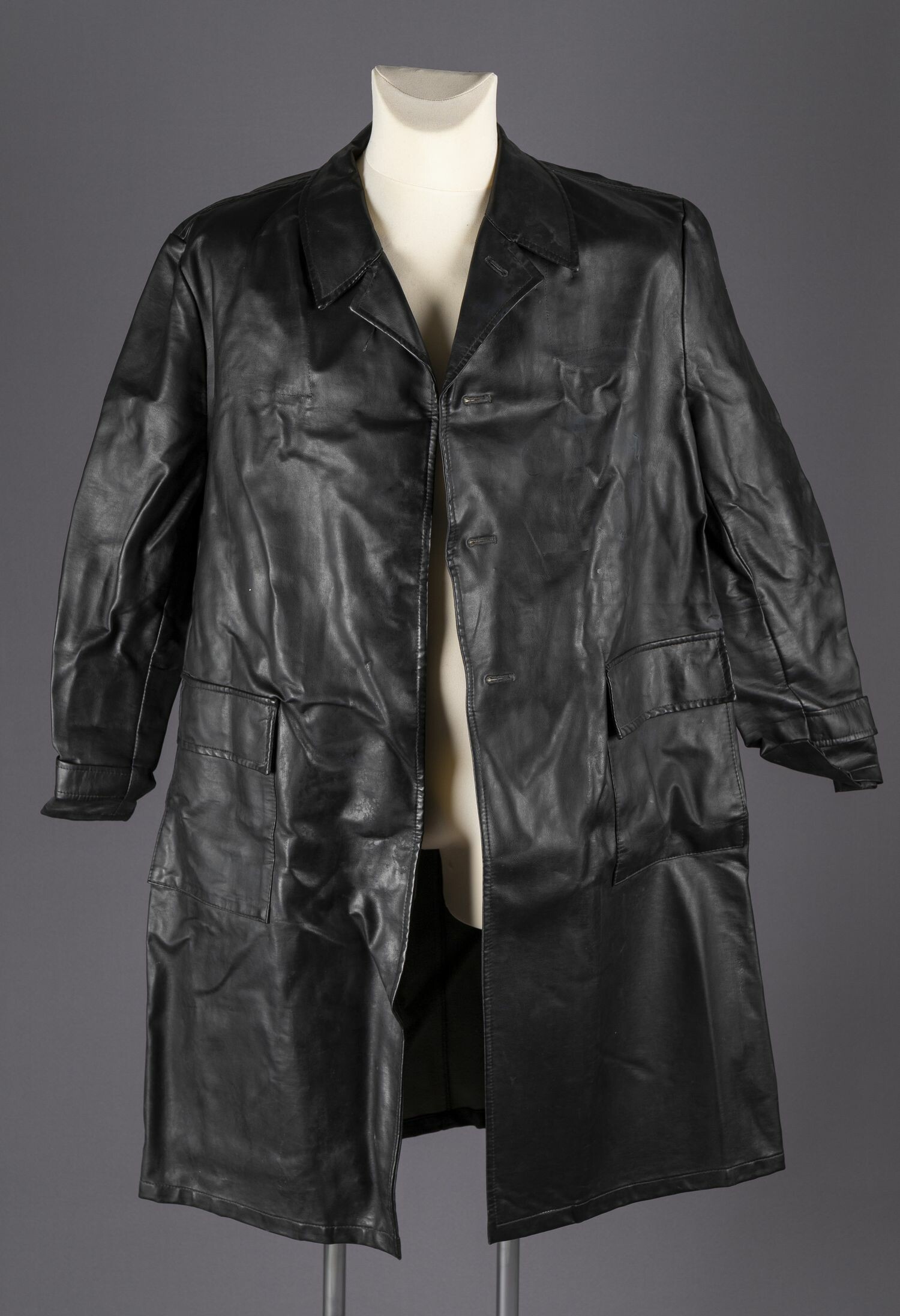 Hosszú műbőr kabát (Rippl-Rónai Múzeum CC BY-NC-ND)