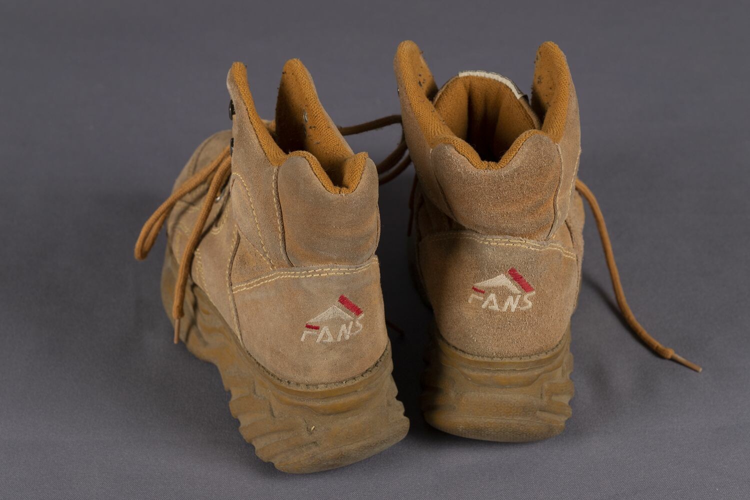 Magas talpú cipő (Rippl-Rónai Múzeum CC BY-NC-ND)
