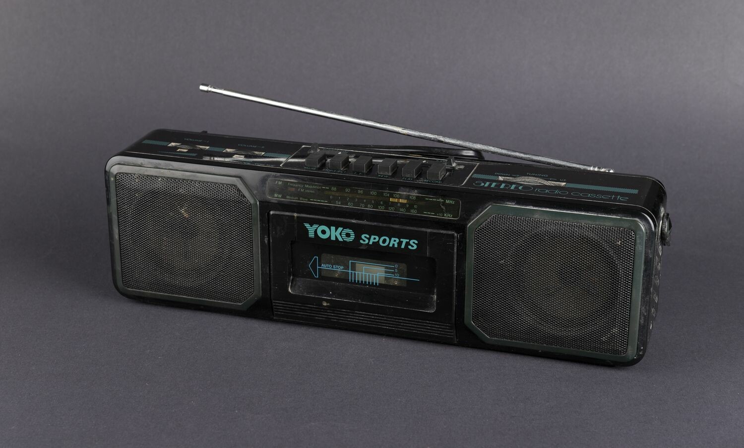 Egykazettás, magnós rádió (Rippl-Rónai Múzeum CC BY-NC-ND)