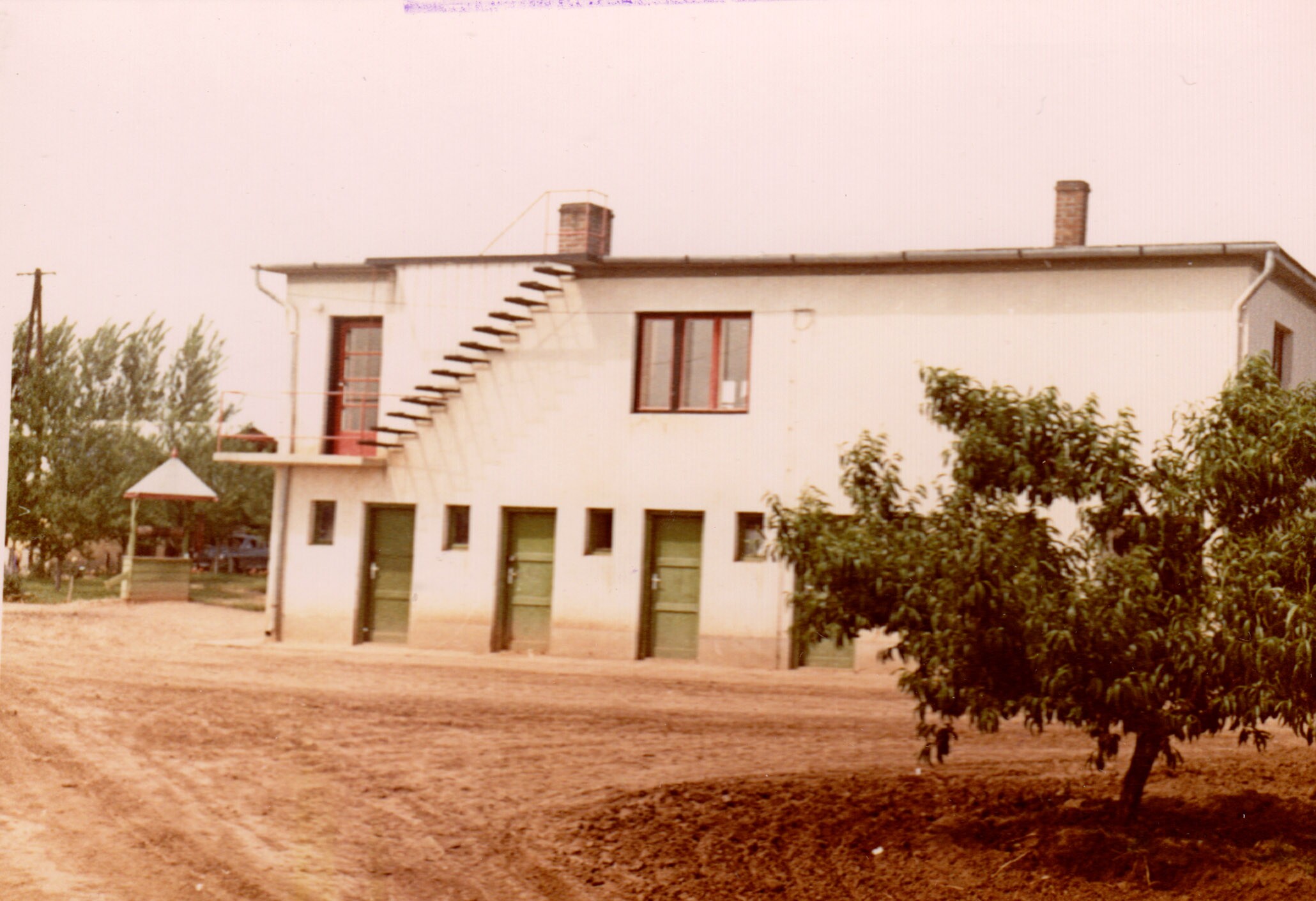 Balatonújhelyi Állami Gazdaság.Gyümölcsös üzemág központi épülete (Rippl-Rónai Múzeum CC BY-NC-SA)