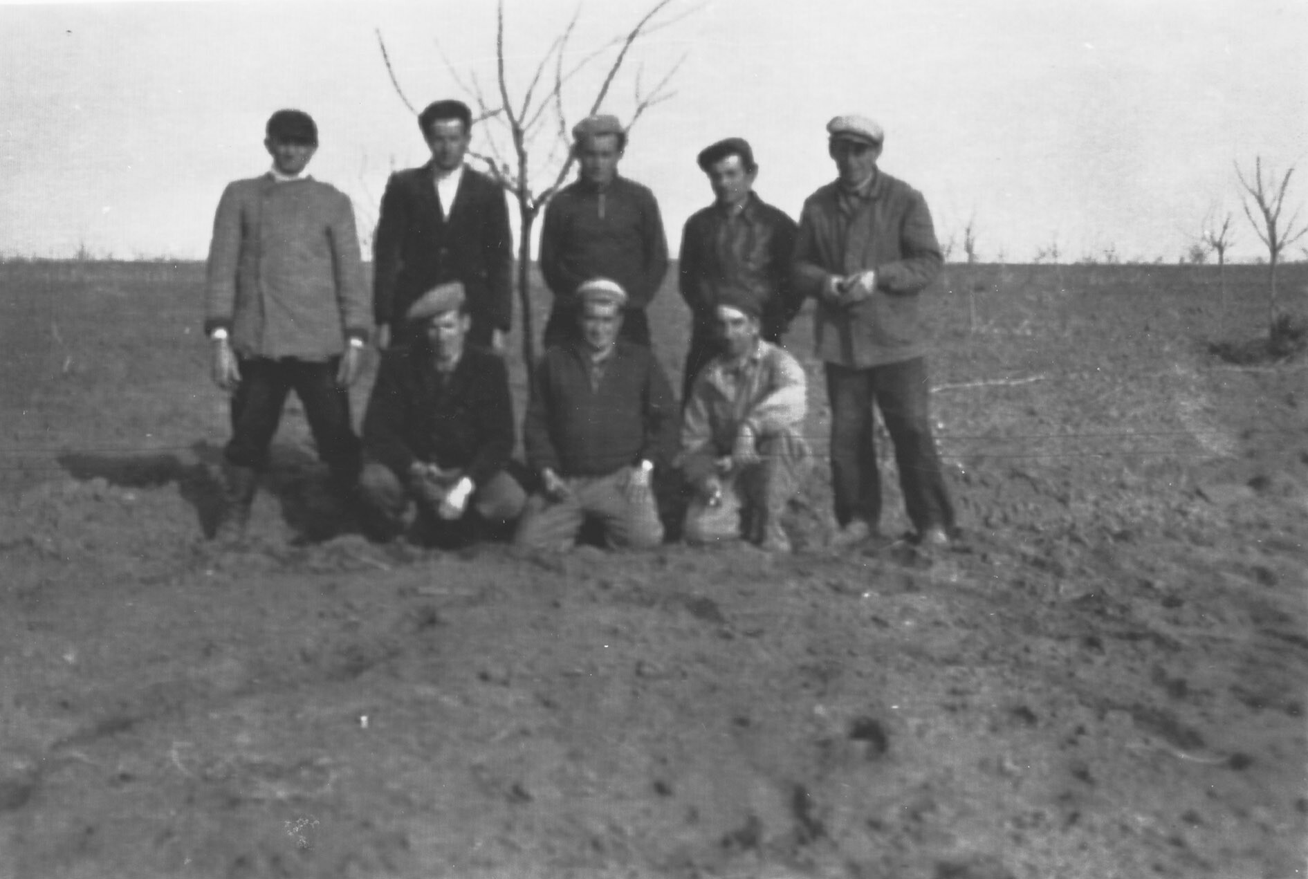 Balatonújhelyi Állami Gazdaság. Az állami gazdaság dolgozóinak egy csoportja (Rippl-Rónai Múzeum CC BY-NC-SA)