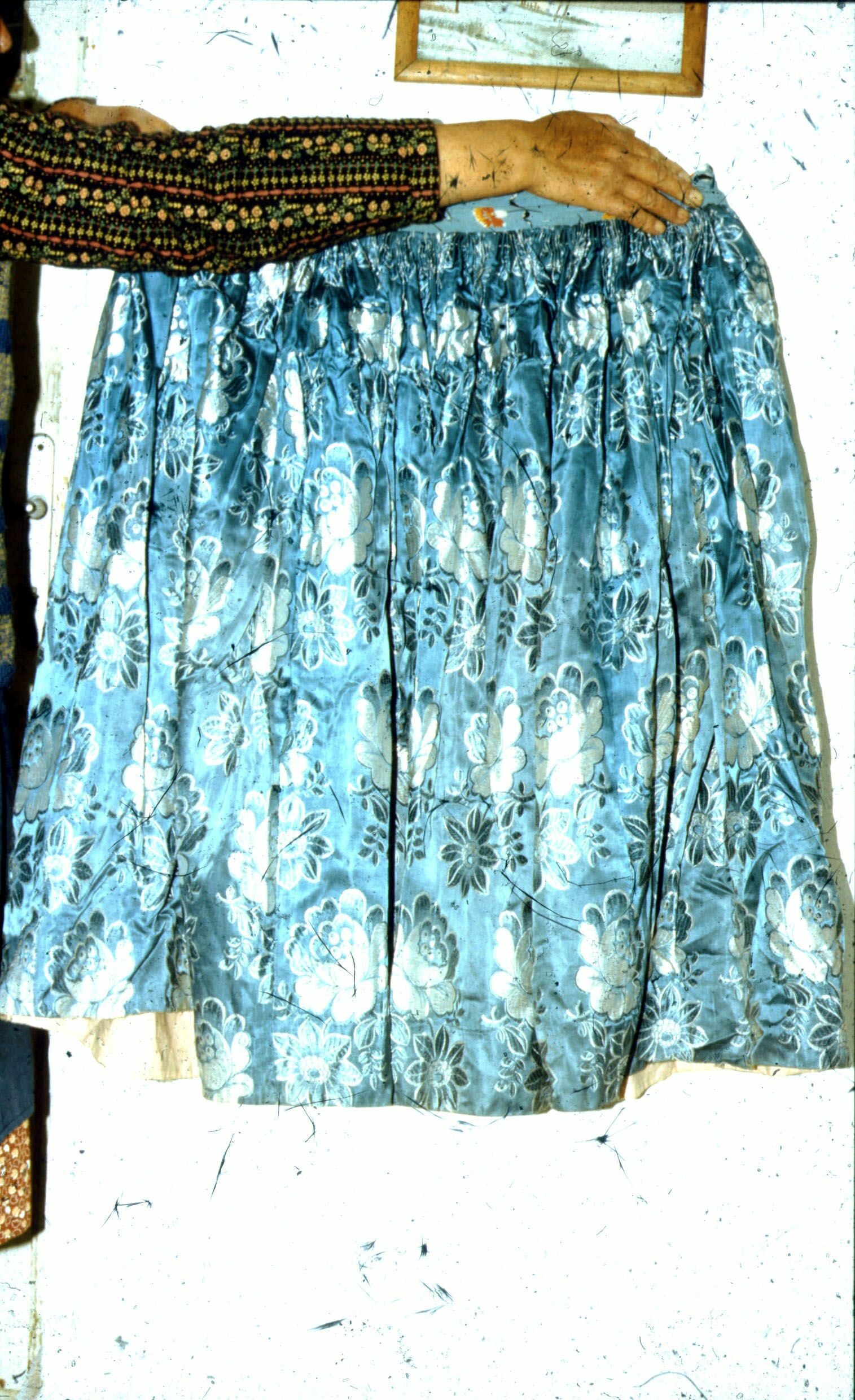 Kék mintás selyemszoknya, Törökkoppány (Rippl-Rónai Múzeum CC BY-NC-ND)
