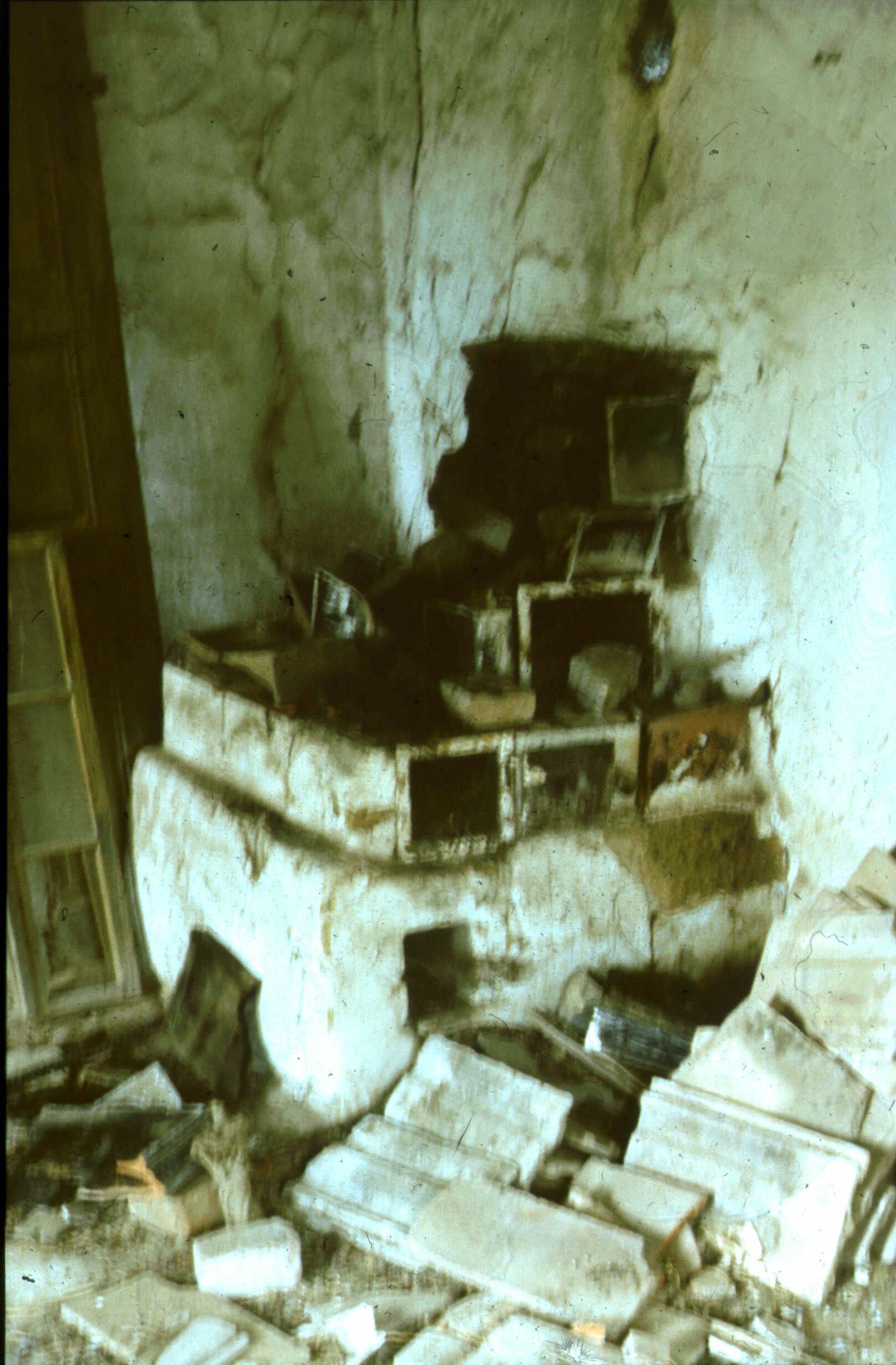 A szoba tüzelőberendezése. Pátró, Fő u. 33., lakatlan lakóház (Rippl-Rónai Múzeum CC BY-NC-ND)