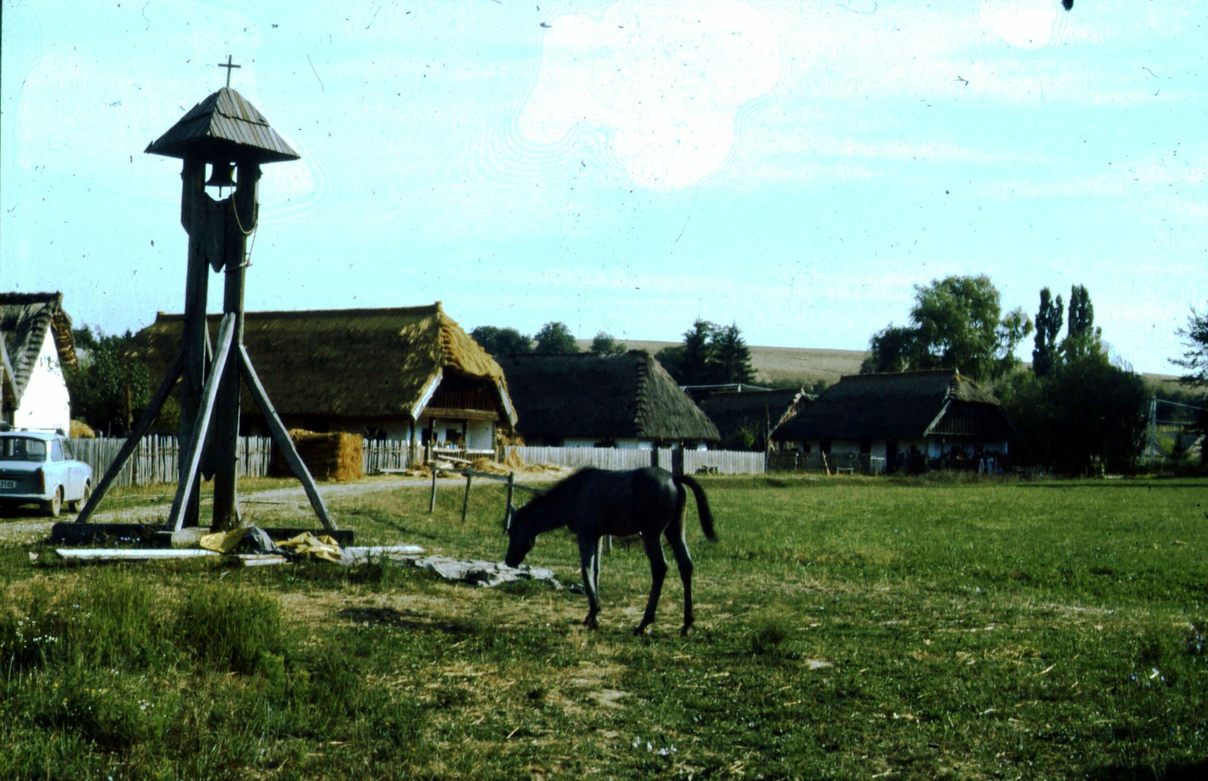 Látkép DK-ről. Szennai Szabadtéri Néprajzi Gyűjtemény (Rippl-Rónai Múzeum CC BY-NC-ND)