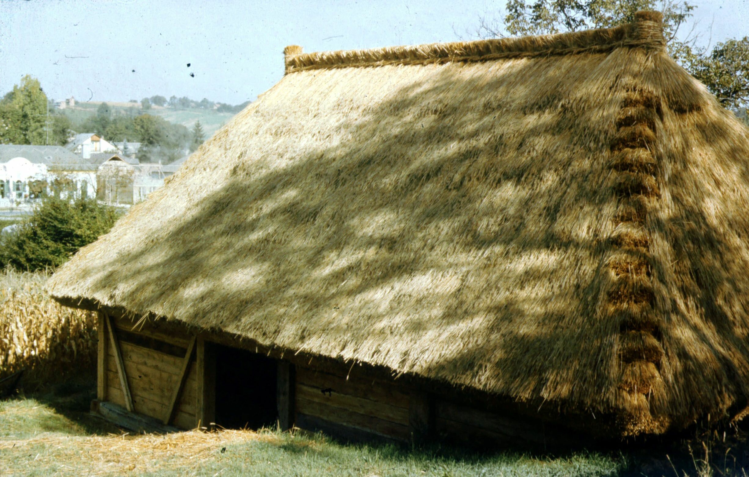 A szalacska-hegyi présház látképe DK-ről. Szennai Szabadtéri Néprajzi Gyűjtemény (Rippl-Rónai Múzeum CC BY-NC-ND)