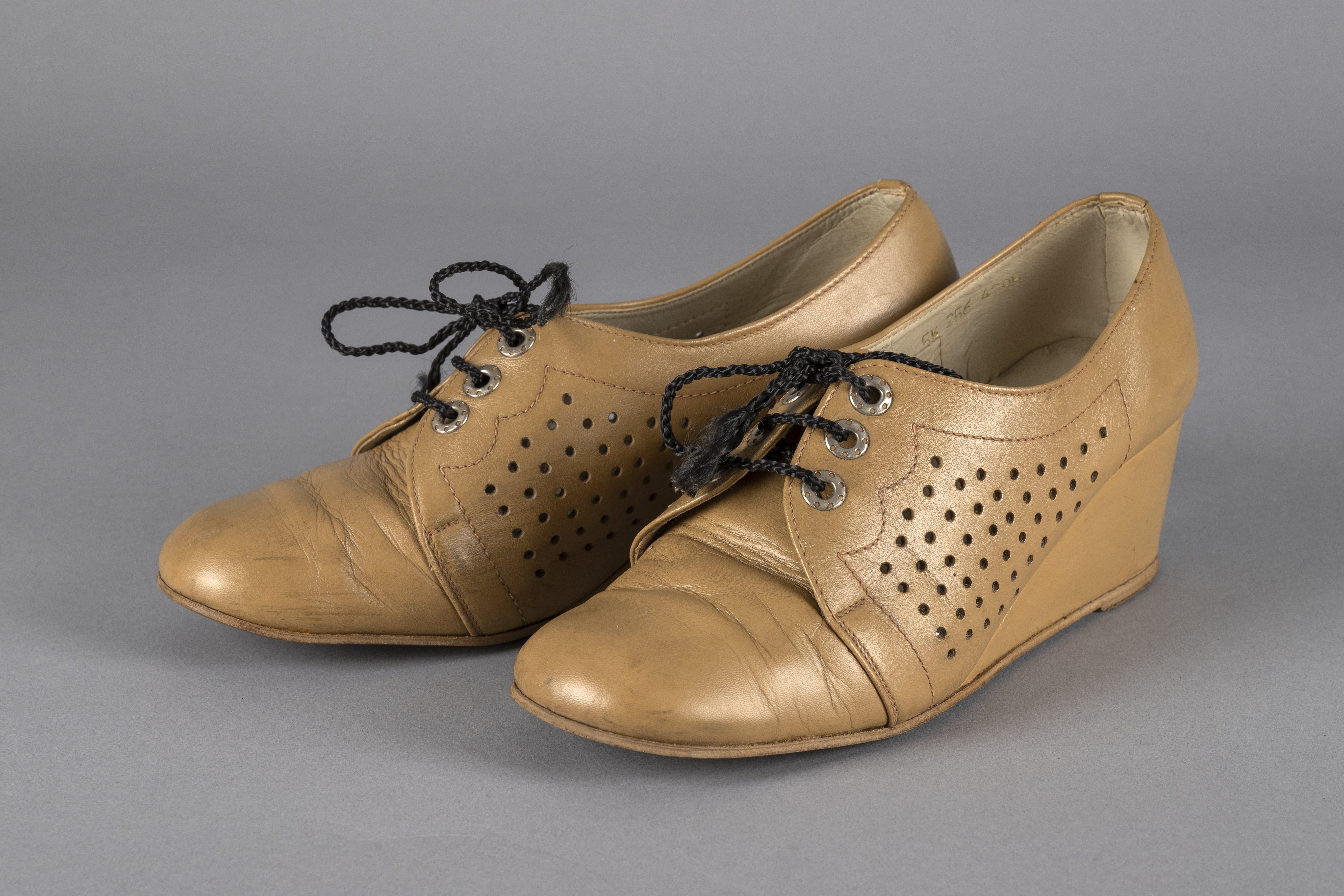 Fűzős cipő (Rippl-Rónai Múzeum CC BY-NC-ND)