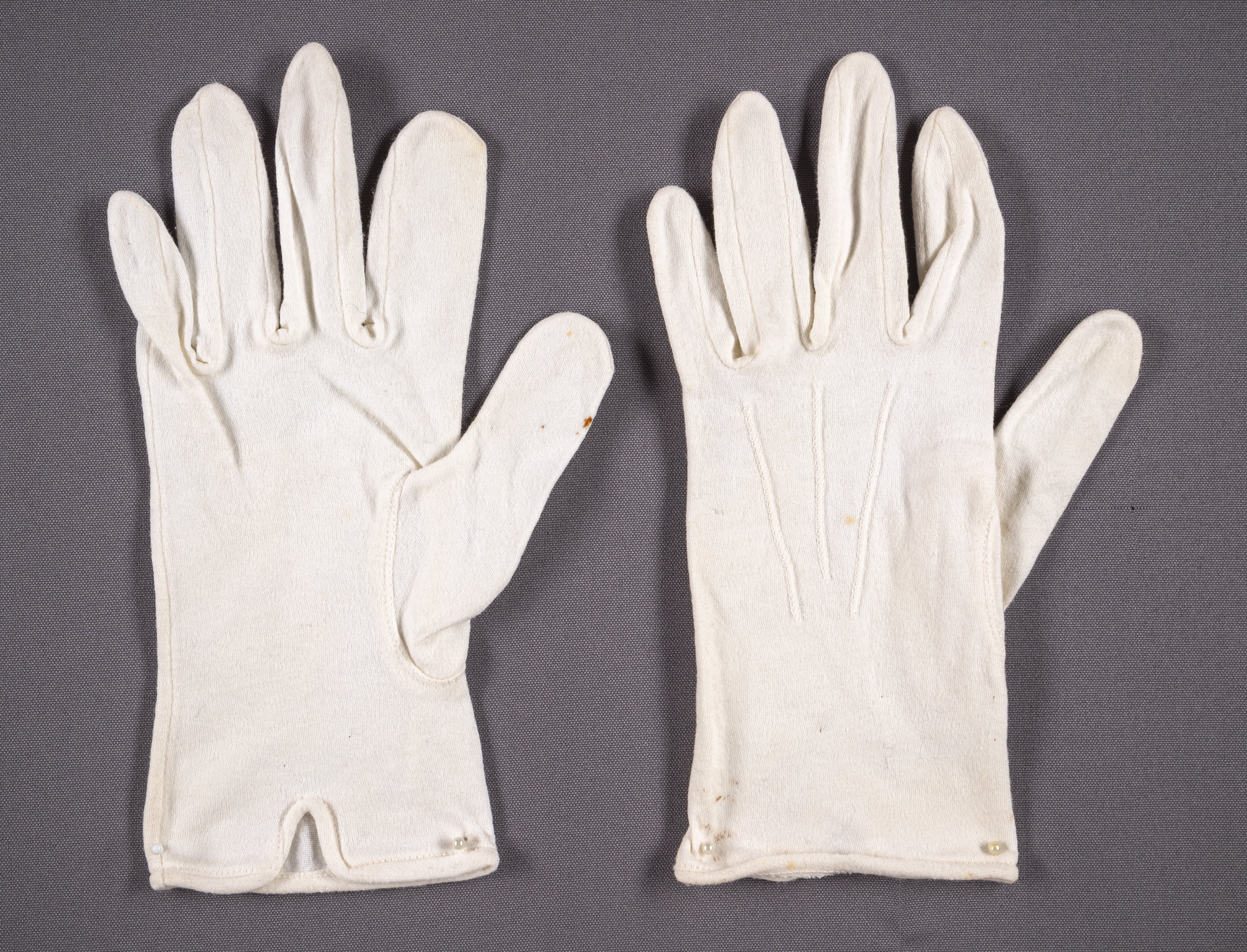 Fehér pamut kesztyű/diploma átvételi fehér kesztyű (Rippl-Rónai Múzeum CC BY-NC-ND)