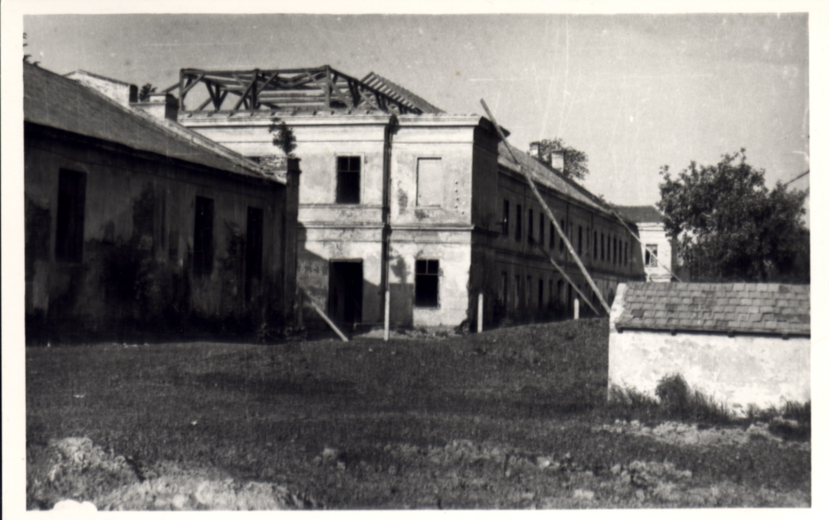 A régi Baross utcai laktanya bontása (Nagyatádi Kulturális és Sport Központ – Városi Múzeum CC BY-NC-SA)