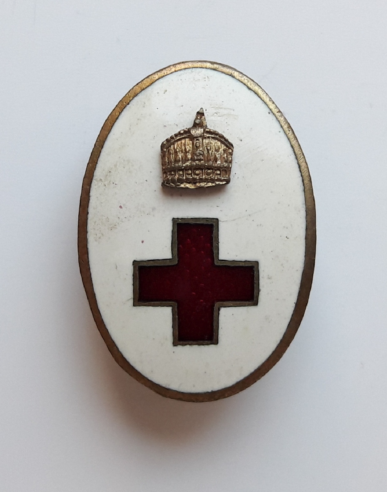 Vöröskeresztes jelvény (Nagyatádi Kulturális és Sport Központ – Városi Múzeum CC BY-NC-SA)
