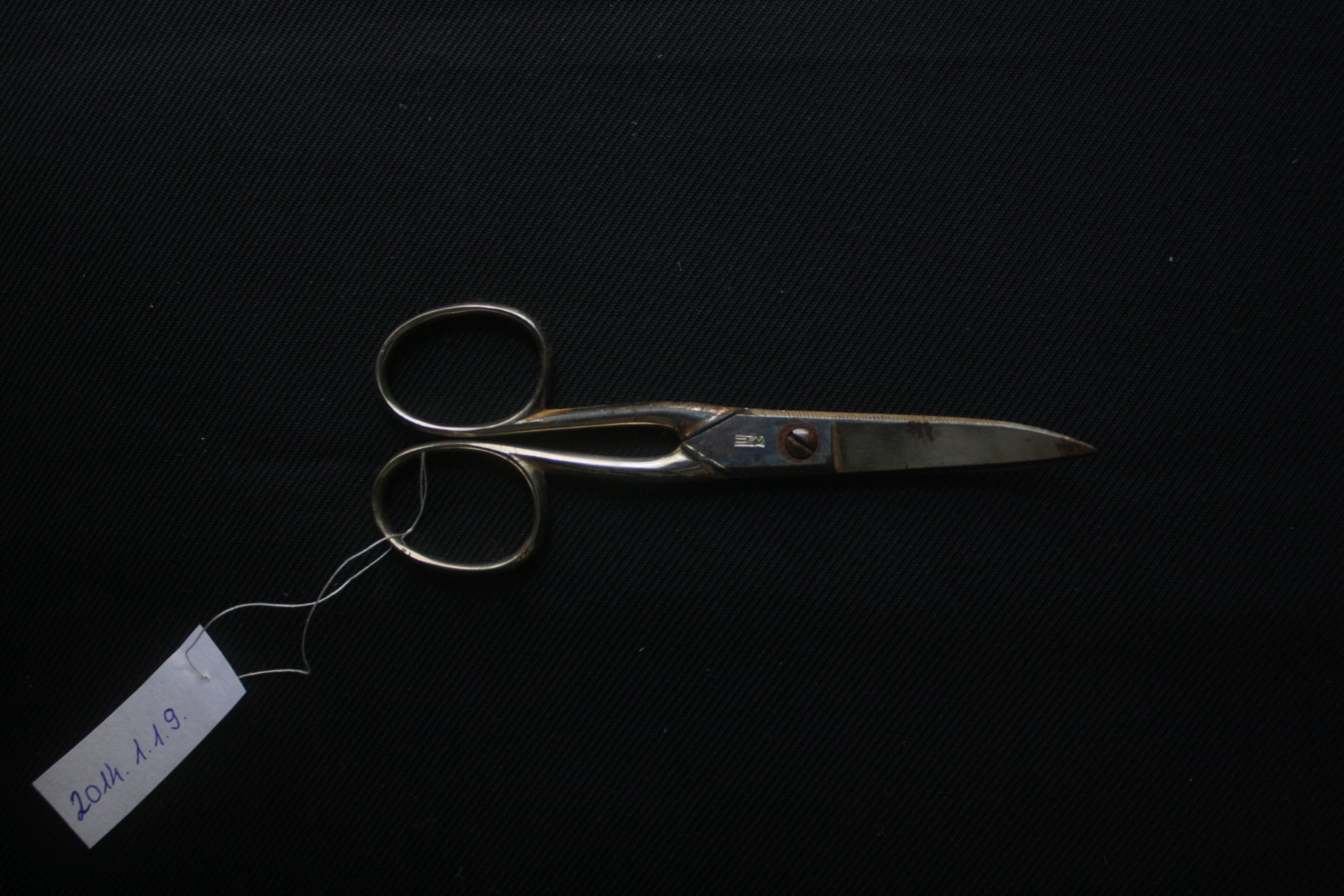 Olló, bőrvágó, végénél ívelt (Nagyatádi Kulturális és Sport Központ – Városi Múzeum CC BY-NC-SA)
