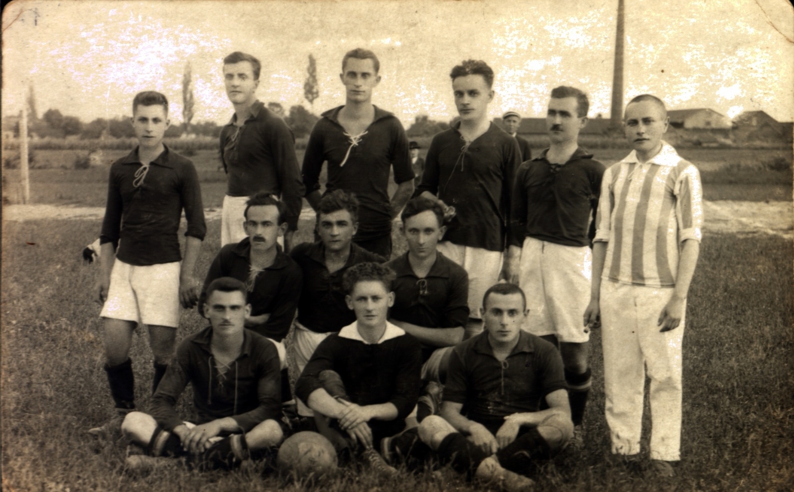 Nagyatádi futballcsapat (Nagyatádi Kulturális és Sport Központ – Városi Múzeum CC BY-NC-SA)
