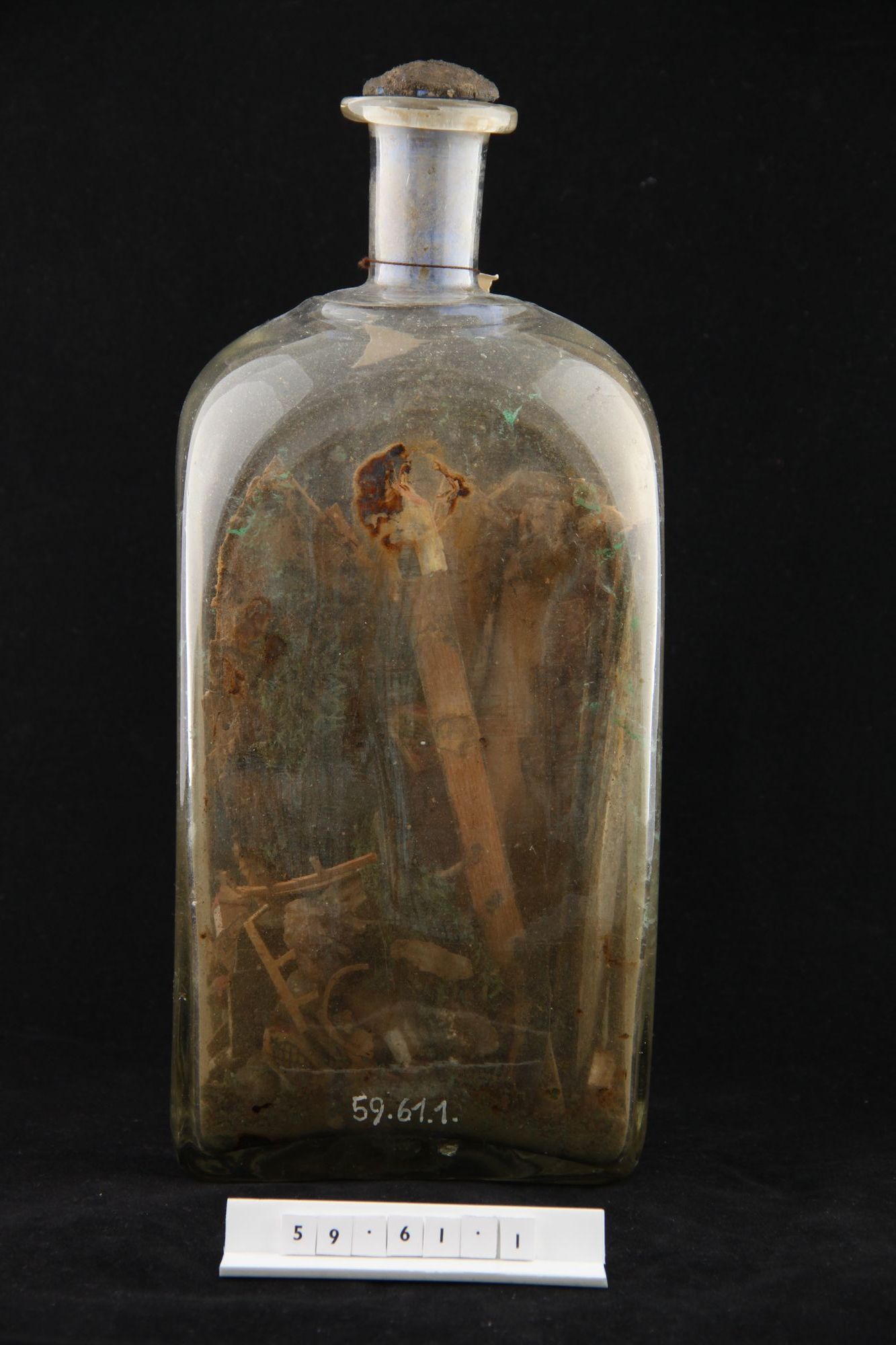 kálvária üvegben (Rippl-Rónai Múzeum RR-F)