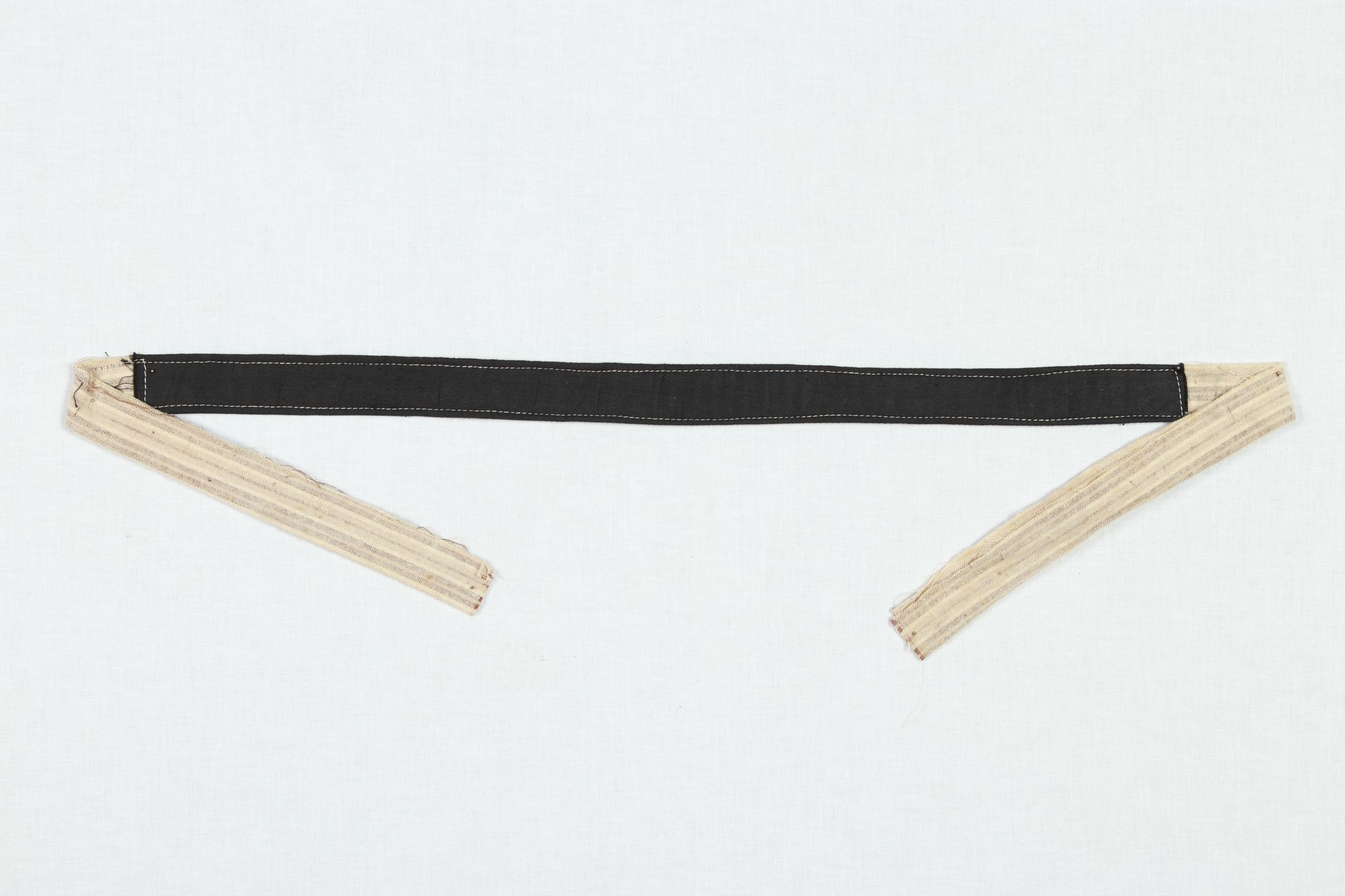 szoknya-kötő (Rippl-Rónai Múzeum RR-F)