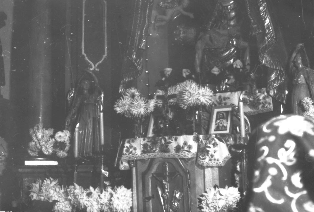 Segesdi búcsú 1981.szept. A kápolna oltára feldíszítve virágokkal (Rippl-Rónai Múzeum RR-F)