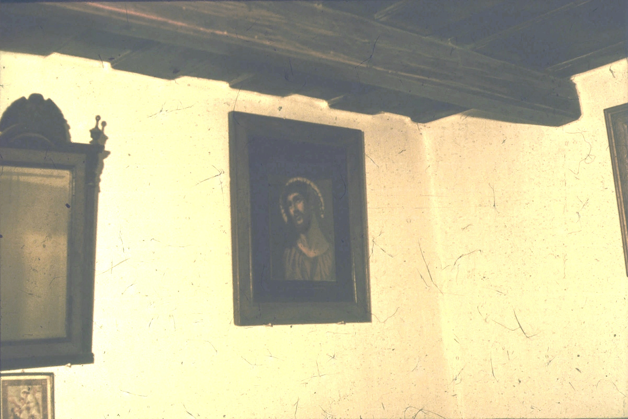 Szent kép és tükör a szoba falán (Rippl-Rónai Múzeum RR-F)