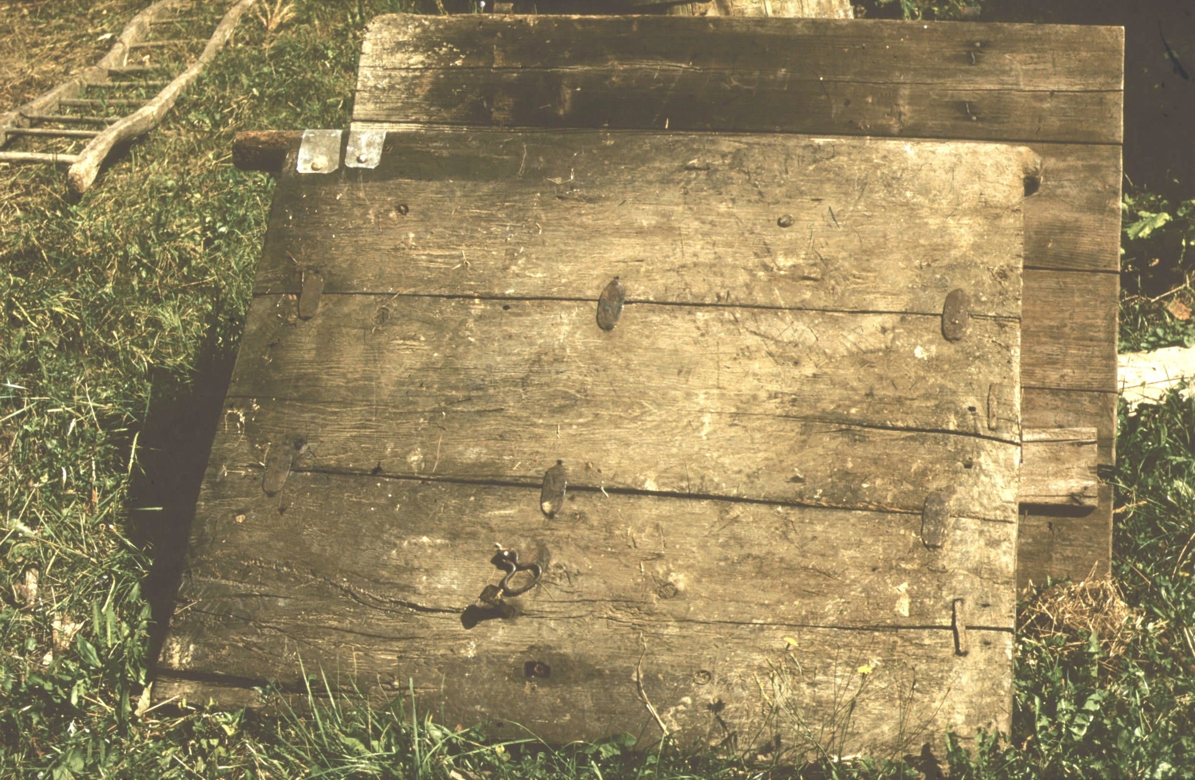 Pinceajtók elbontott pincéről, egyszárnyas forgós (Rippl-Rónai Múzeum RR-F)