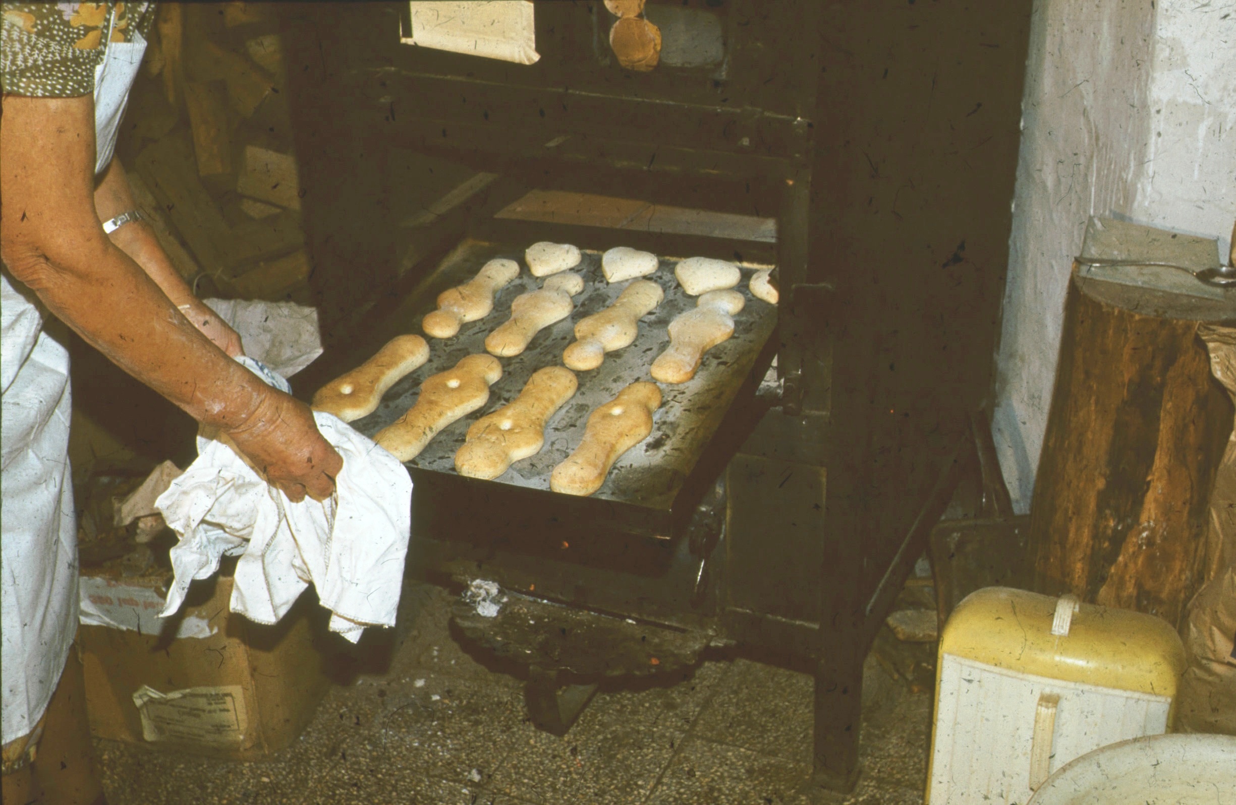 Tészta forgatása a sütőben (Rippl-Rónai Múzeum RR-F)