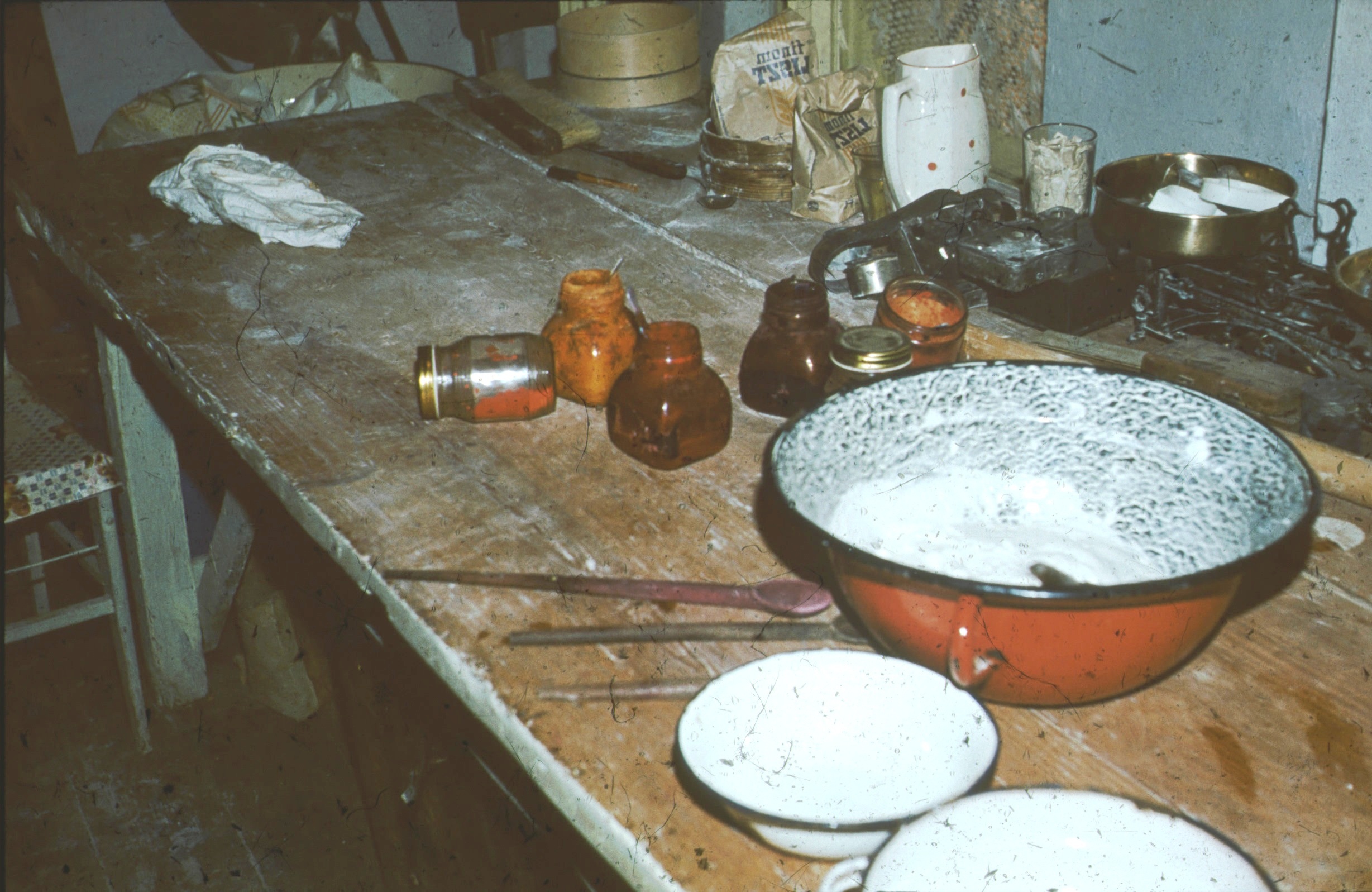 Eizoláshoz előkészített ételfestékek (Rippl-Rónai Múzeum RR-F)