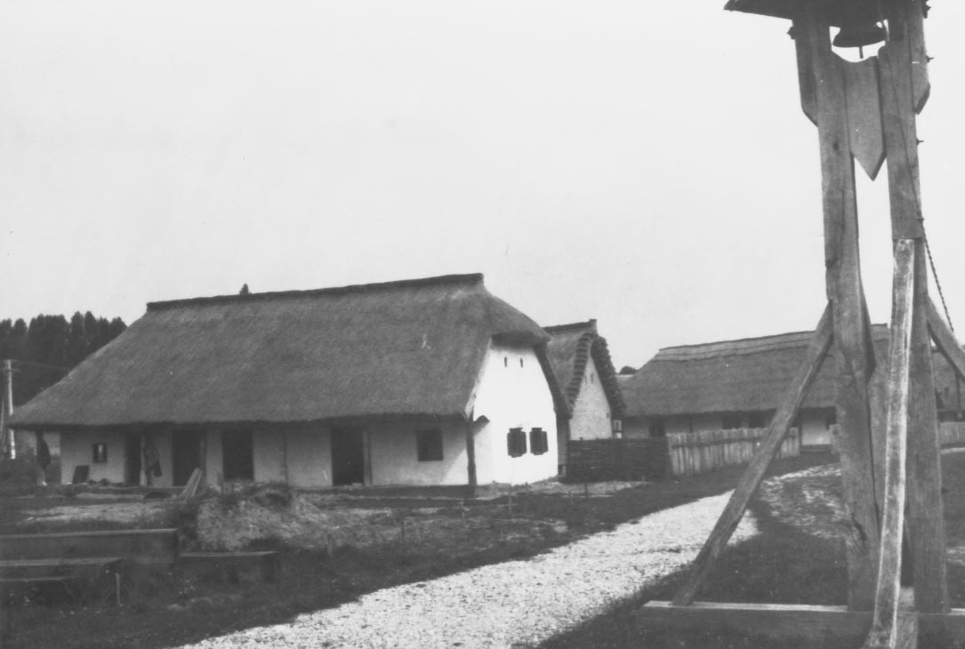 A nagykorpádi lakóház a haranglábakkal DK-i nézet (Rippl-Rónai Múzeum RR-F)