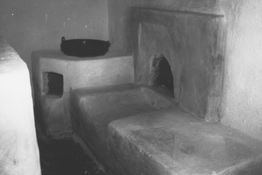 A nagykorpádi lakóház füstöskonyhája. Jobb oldal (Rippl-Rónai Múzeum RR-F)