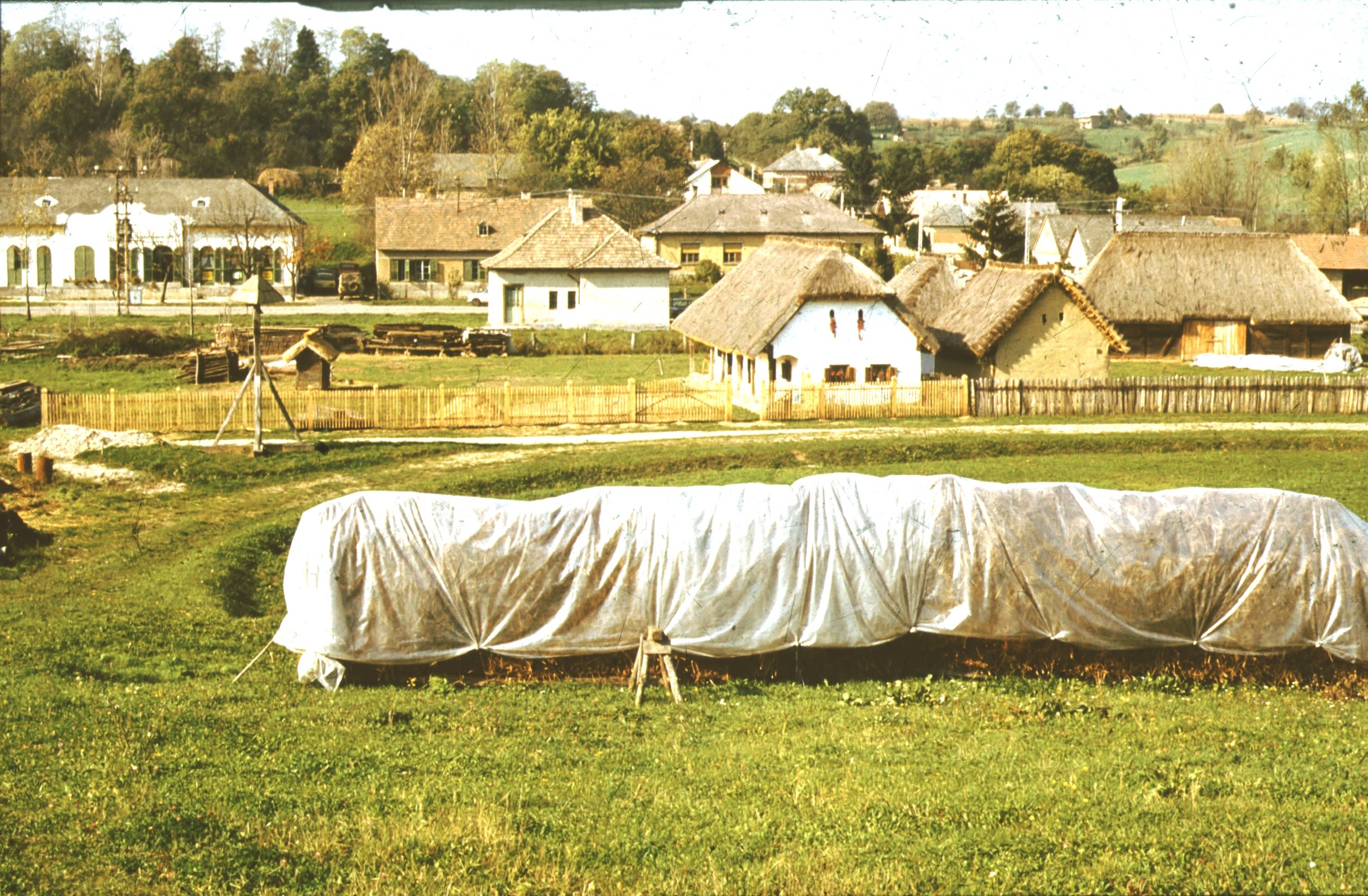 A nagykorpádi telek új kerítéssel K-i nézet (Rippl-Rónai Múzeum RR-F)