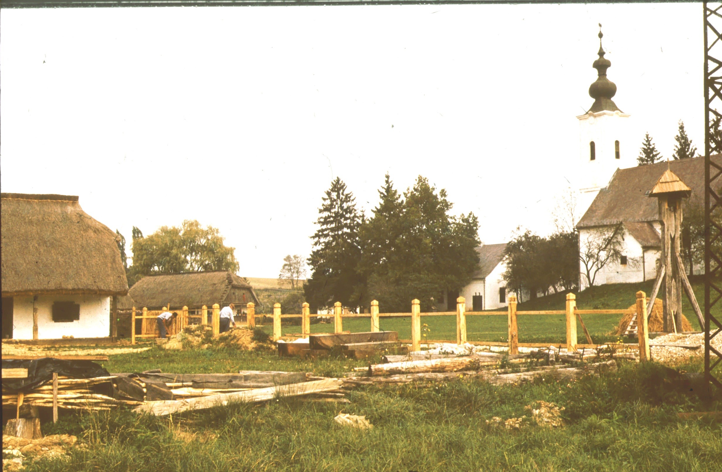 A nagykorpádi telek utcai kerítése DNy-i nézet (Rippl-Rónai Múzeum RR-F)