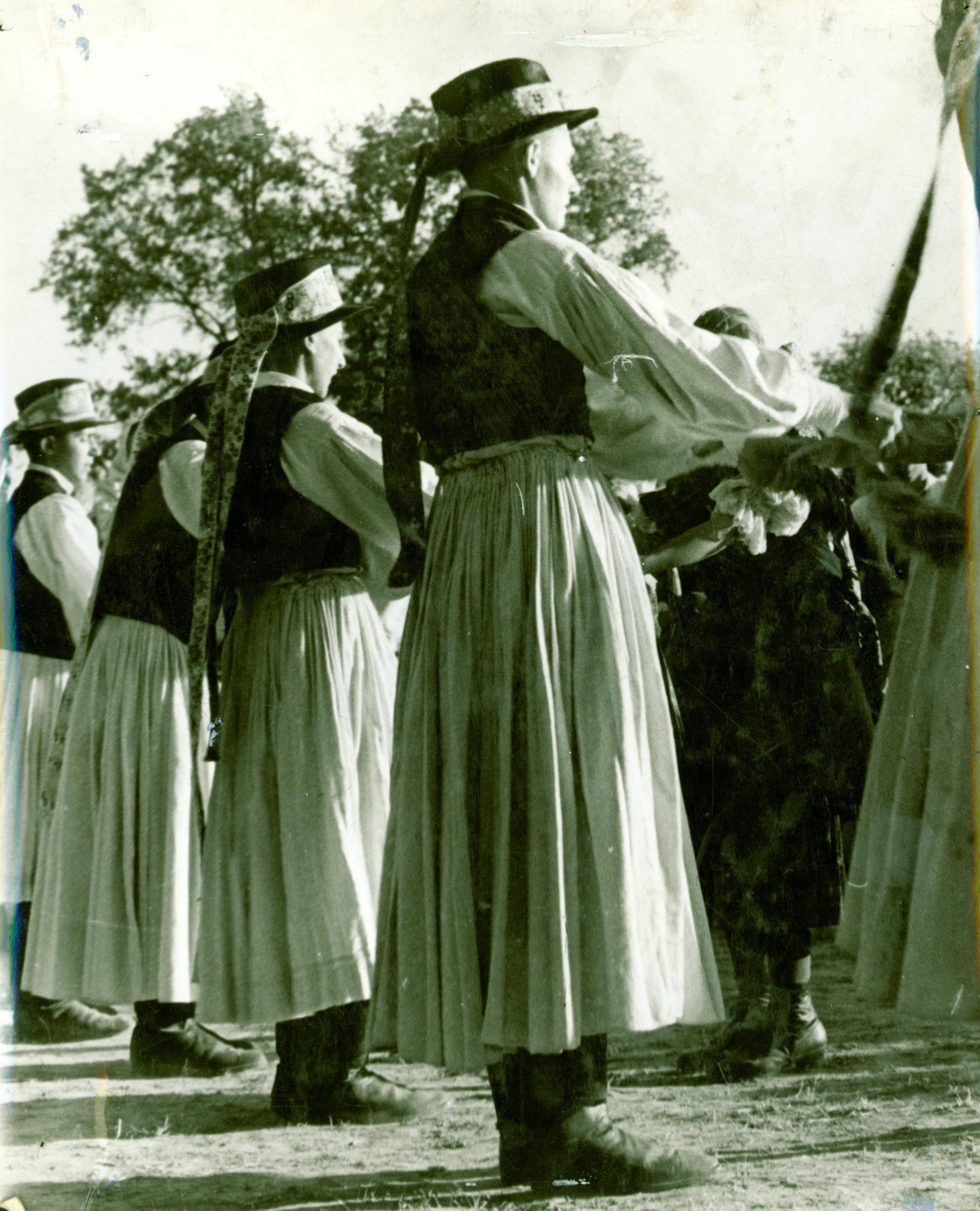 Csökölyi fiatalok tánca (Rippl-Rónai Múzeum RR-F)