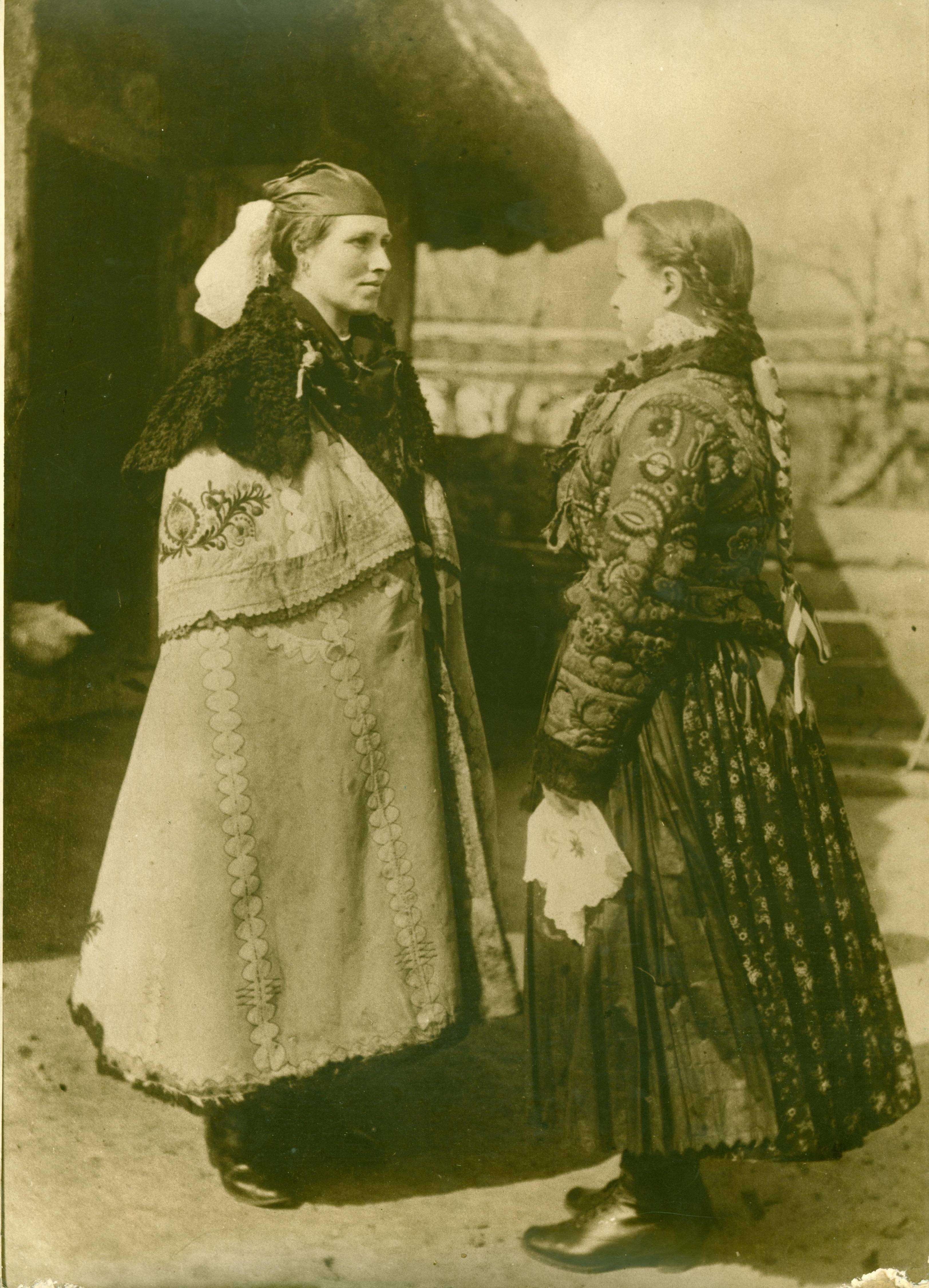 Csökölyi katolikus nő lányával: Özv. Bogár vendelné és Bogár Margit (Rippl-Rónai Múzeum RR-F)