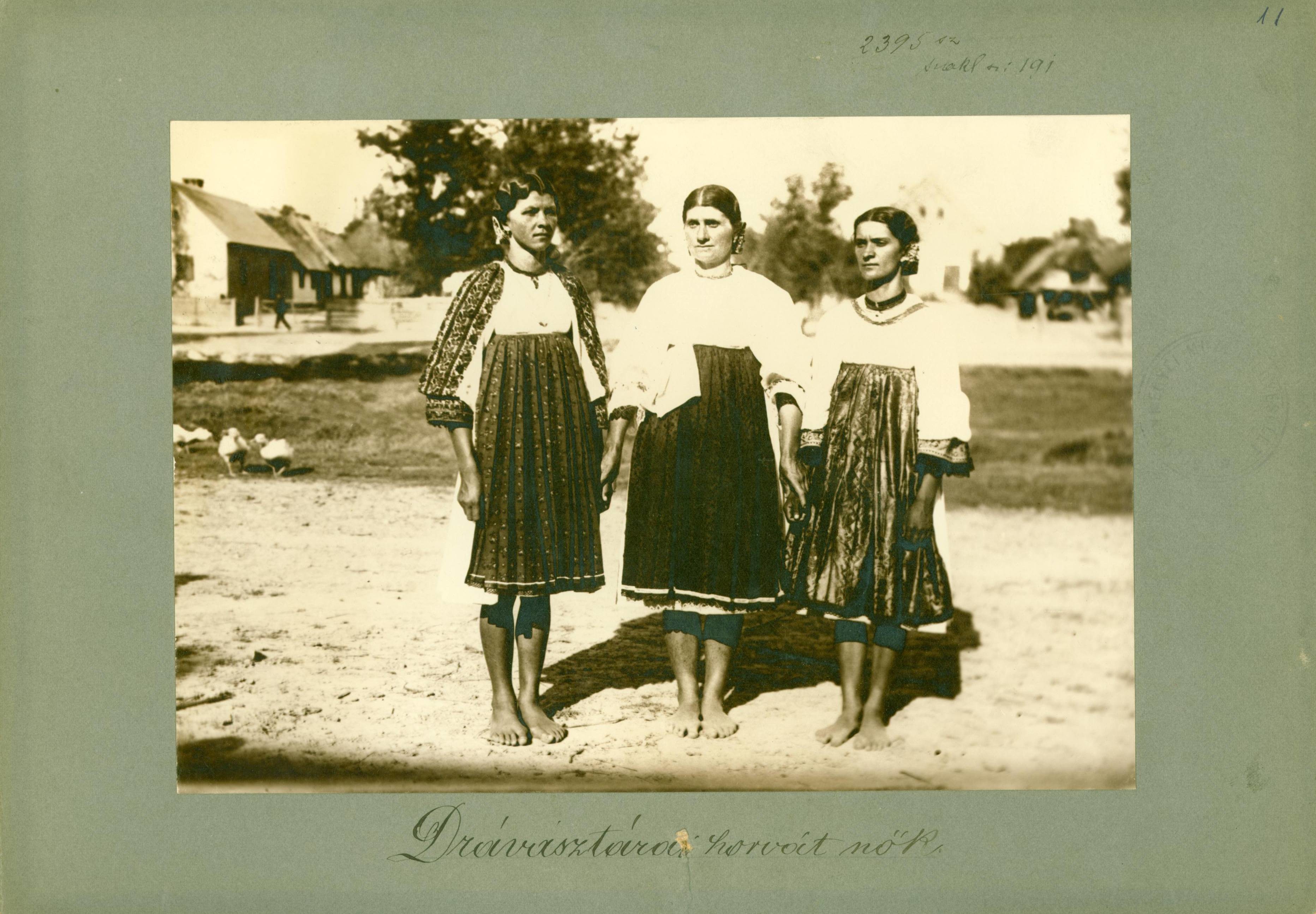 Drávasztárai horvát nők (Rippl-Rónai Múzeum RR-F)