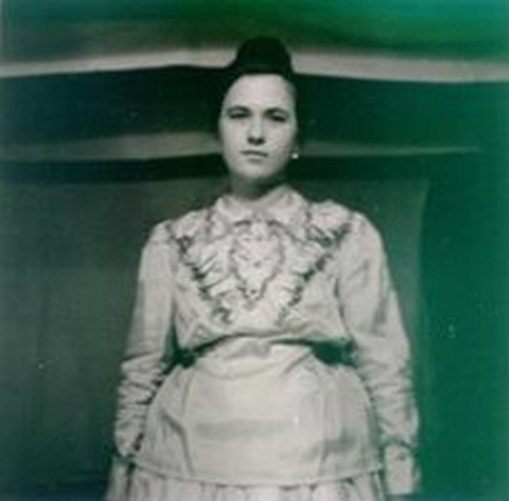 Eladó lány viselete (Rippl-Rónai Múzeum RR-F)
