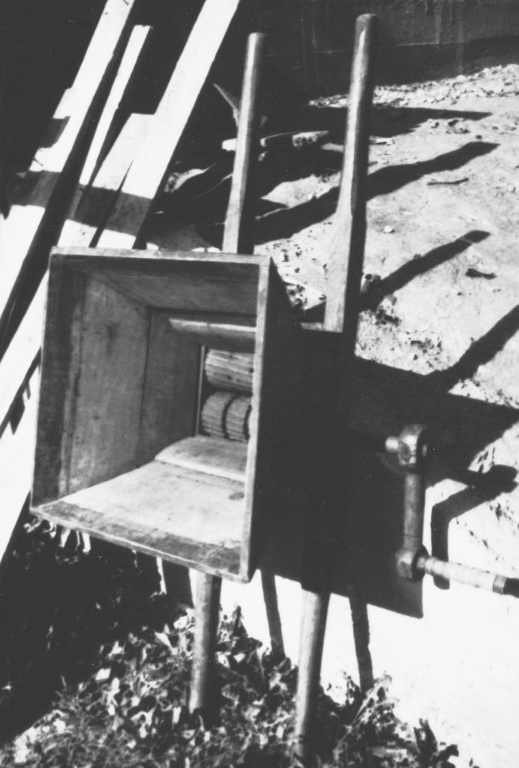 Fából készített kéthengeres szőlődaráló. Készítette:Péntek József ács, 1935-ben (Rippl-Rónai Múzeum RR-F)
