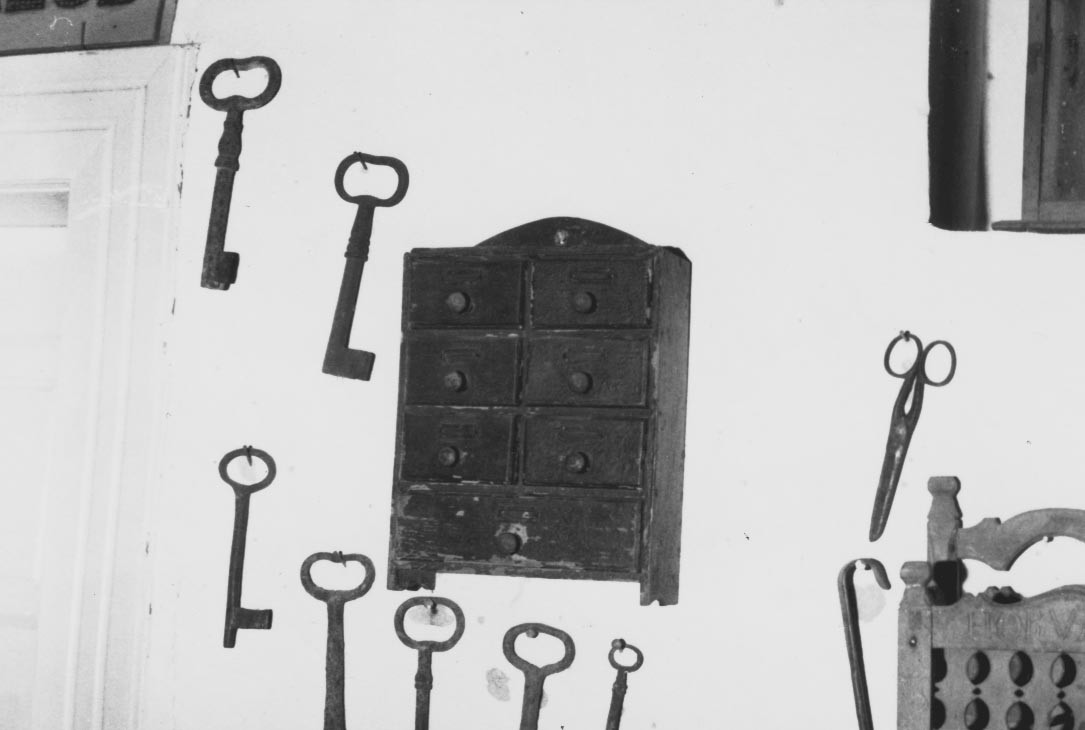 Fali fűszertartó szekrény (Rippl-Rónai Múzeum RR-F)