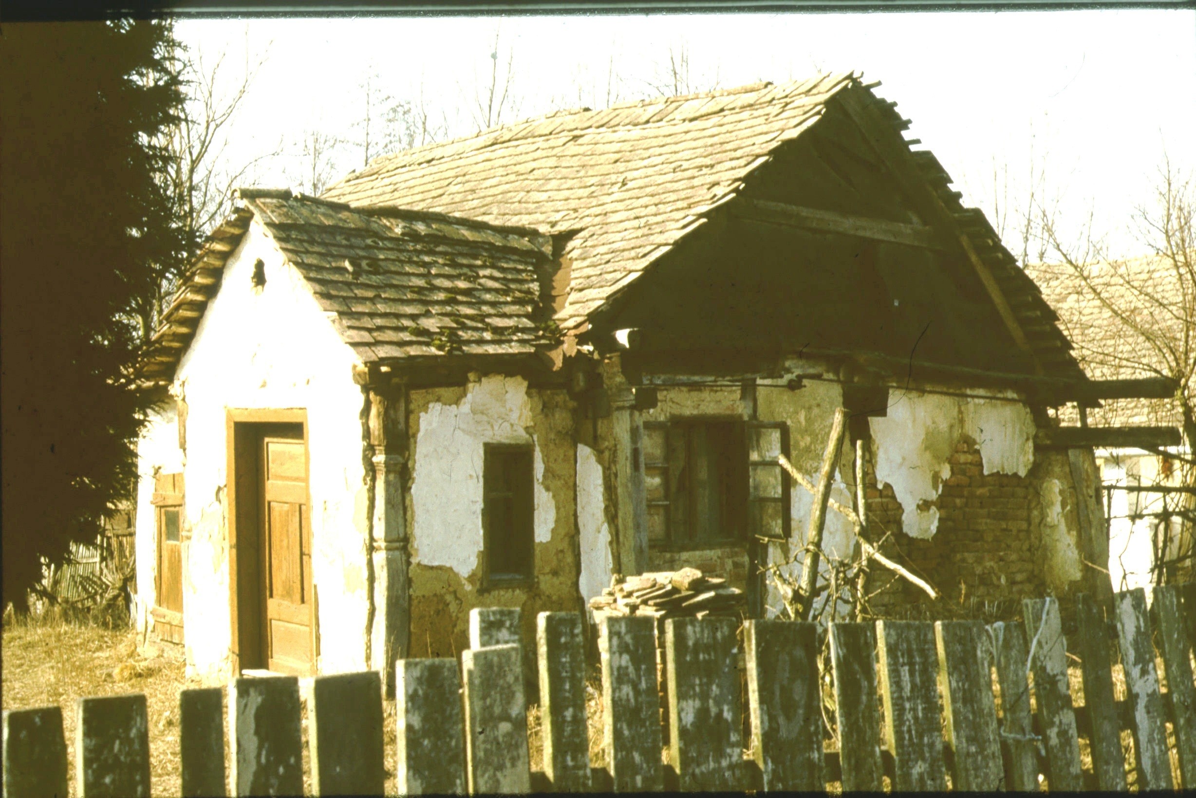 Félig elbontott lakóház (Rippl-Rónai Múzeum RR-F)