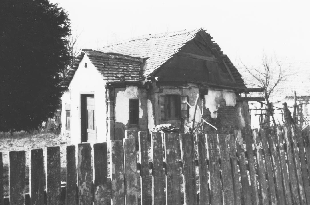 Félig elbontott lakóház DK - i nézete (Rippl-Rónai Múzeum RR-F)