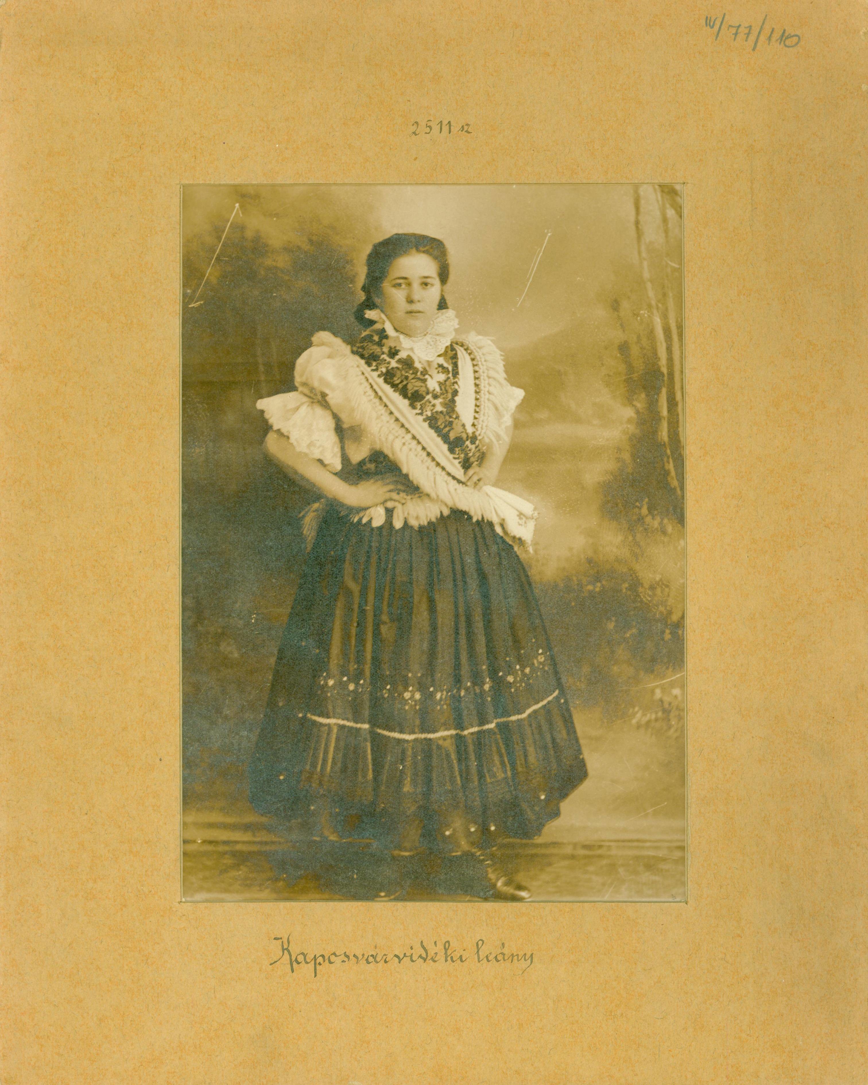 Kaposvár vidéki lány (Rippl-Rónai Múzeum RR-F)