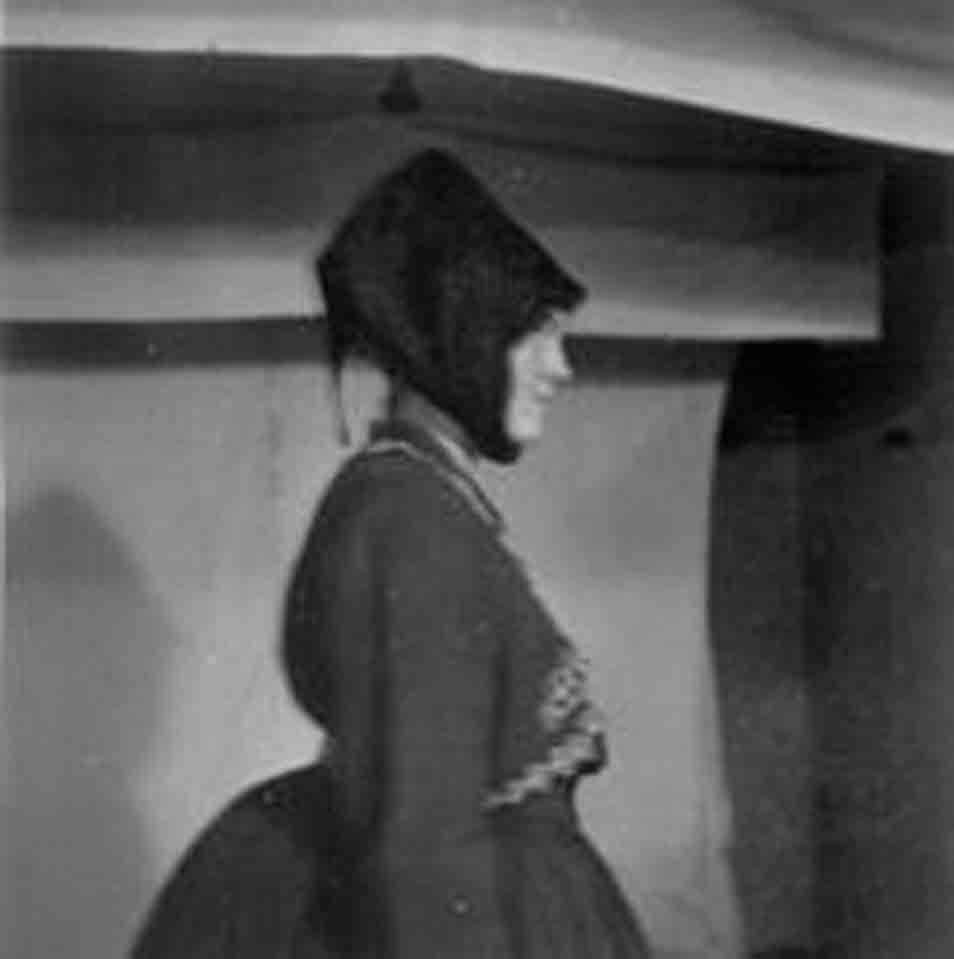 Menyecske viselet bársonykendővel (Rippl-Rónai Múzeum RR-F)