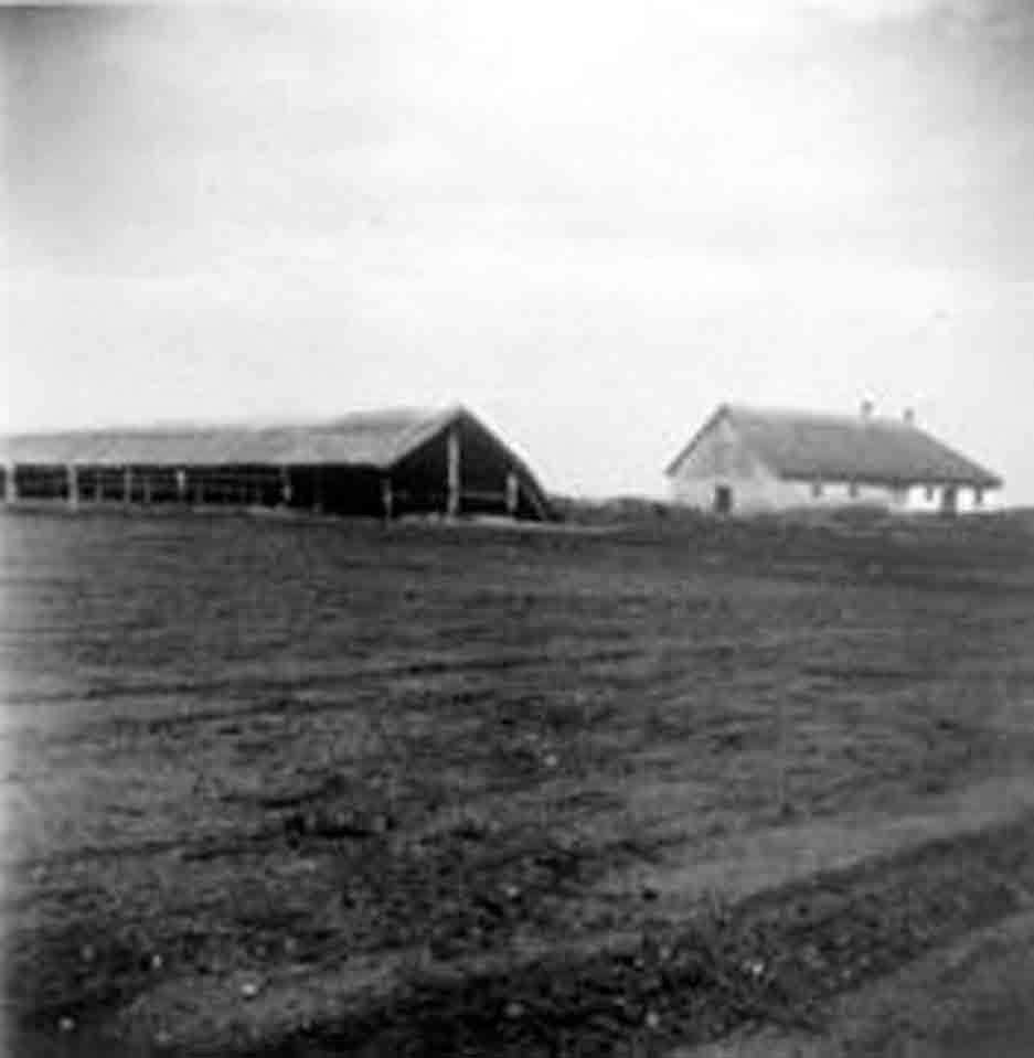 Nyári gulya állás, mellette pásztorház a téli istállóval (Rippl-Rónai Múzeum RR-F)