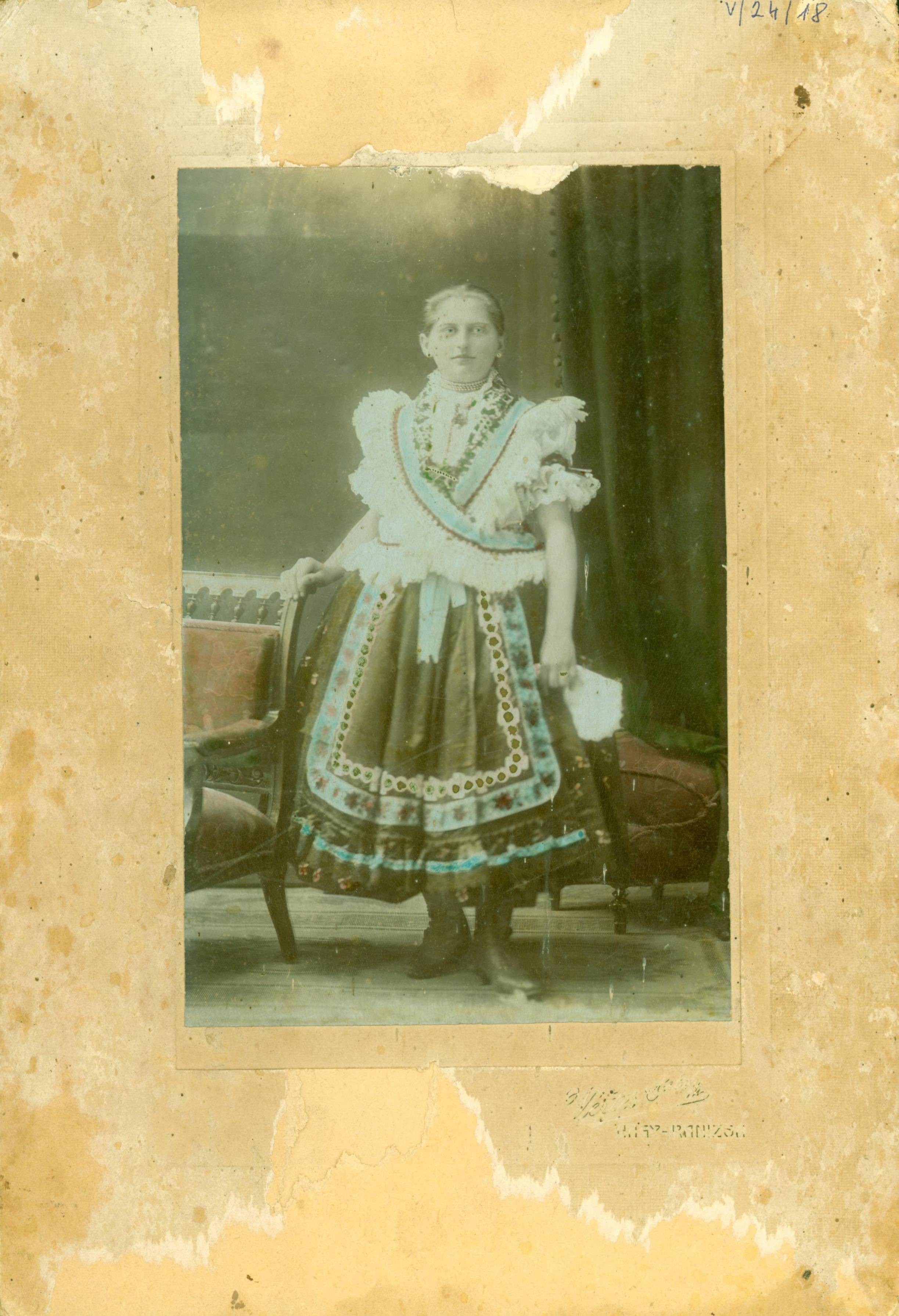 Porrogszentkirályi leányviseletben 1908-ban Fülöp Erzsébet (Rippl-Rónai Múzeum RR-F)